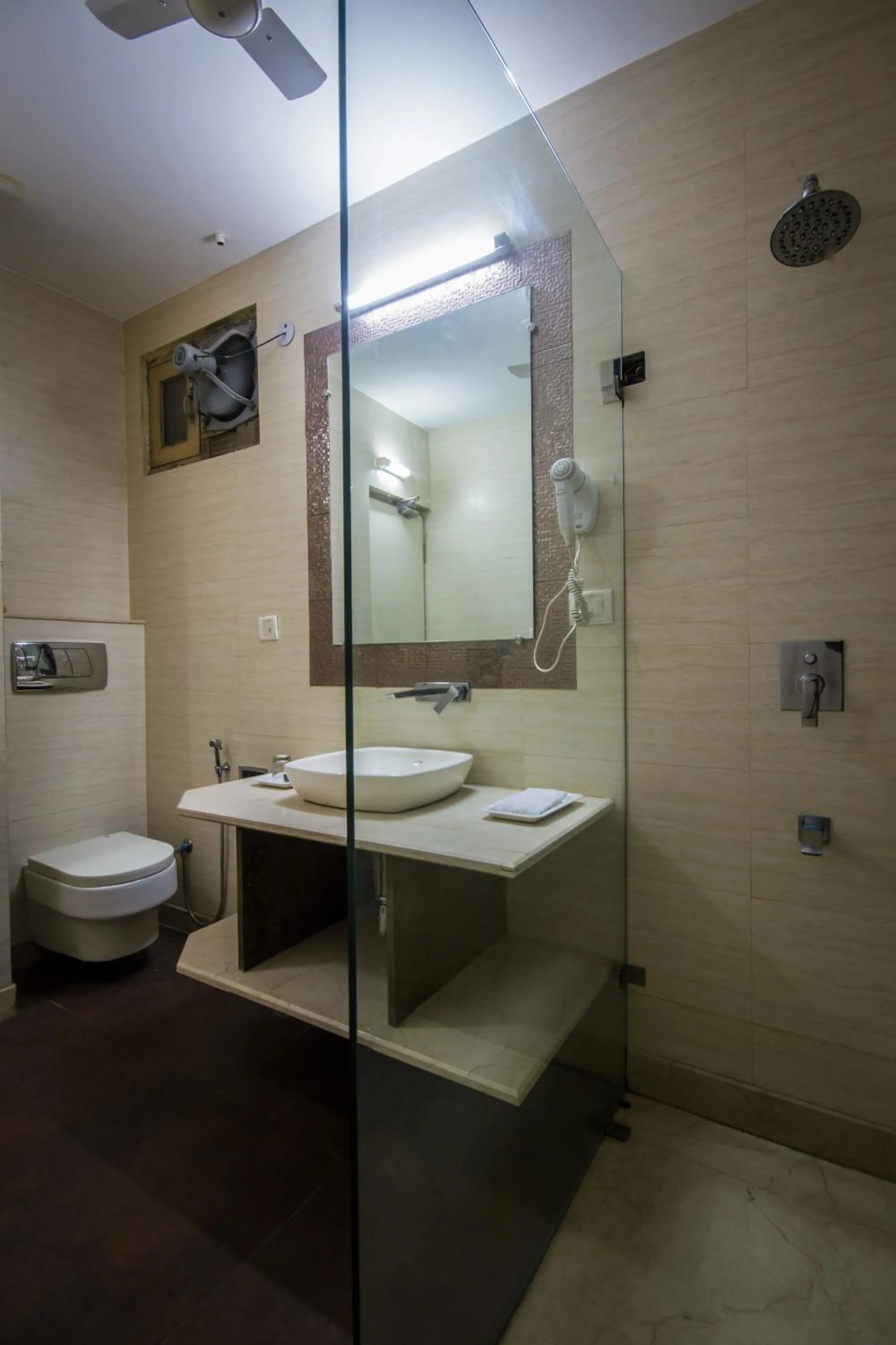 Shower in The Suncourt Hotel Yatri