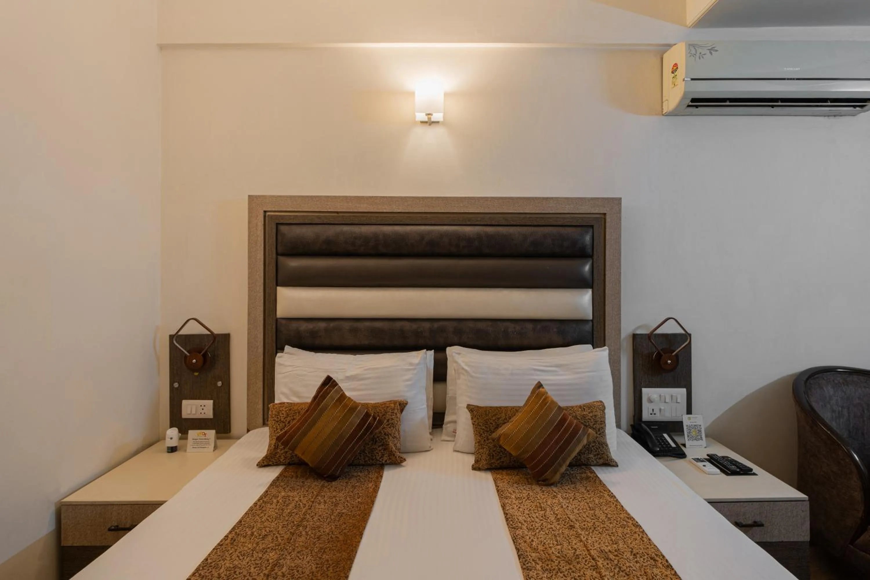 Bed in The Suncourt Hotel Yatri