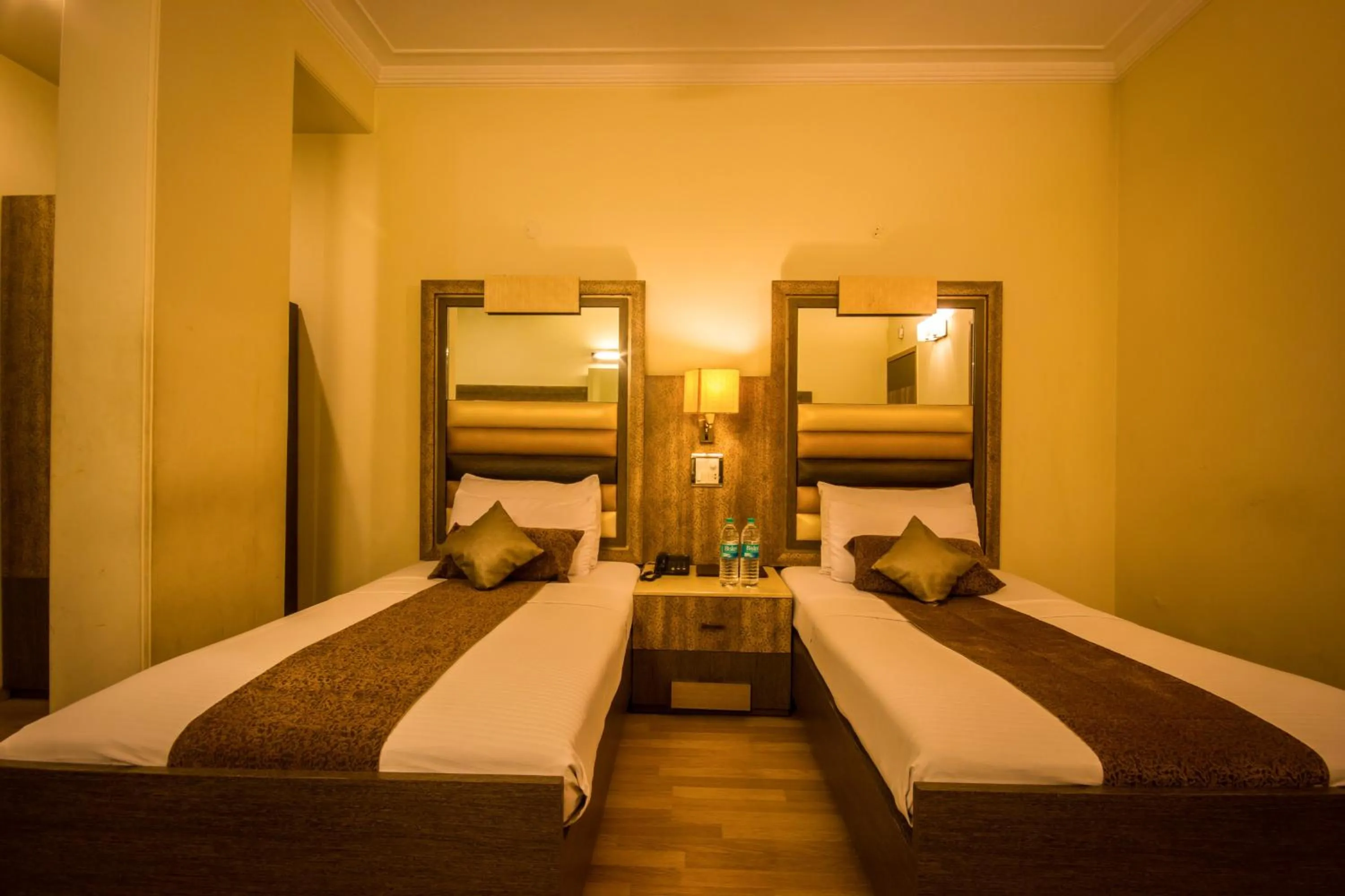 Bed in The Suncourt Hotel Yatri