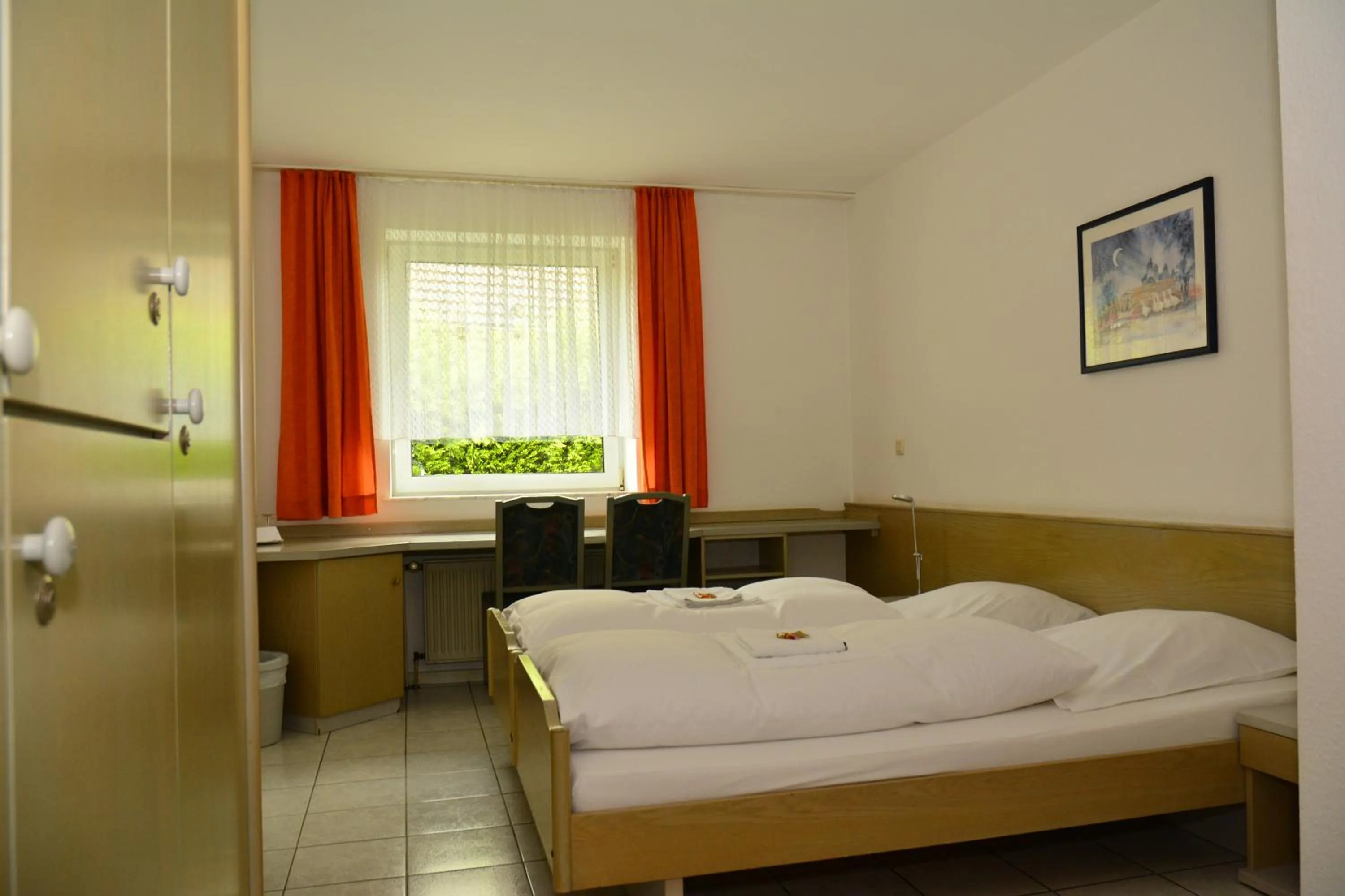 Photo of the whole room, Bed in Hotel Wilhelmshöhe