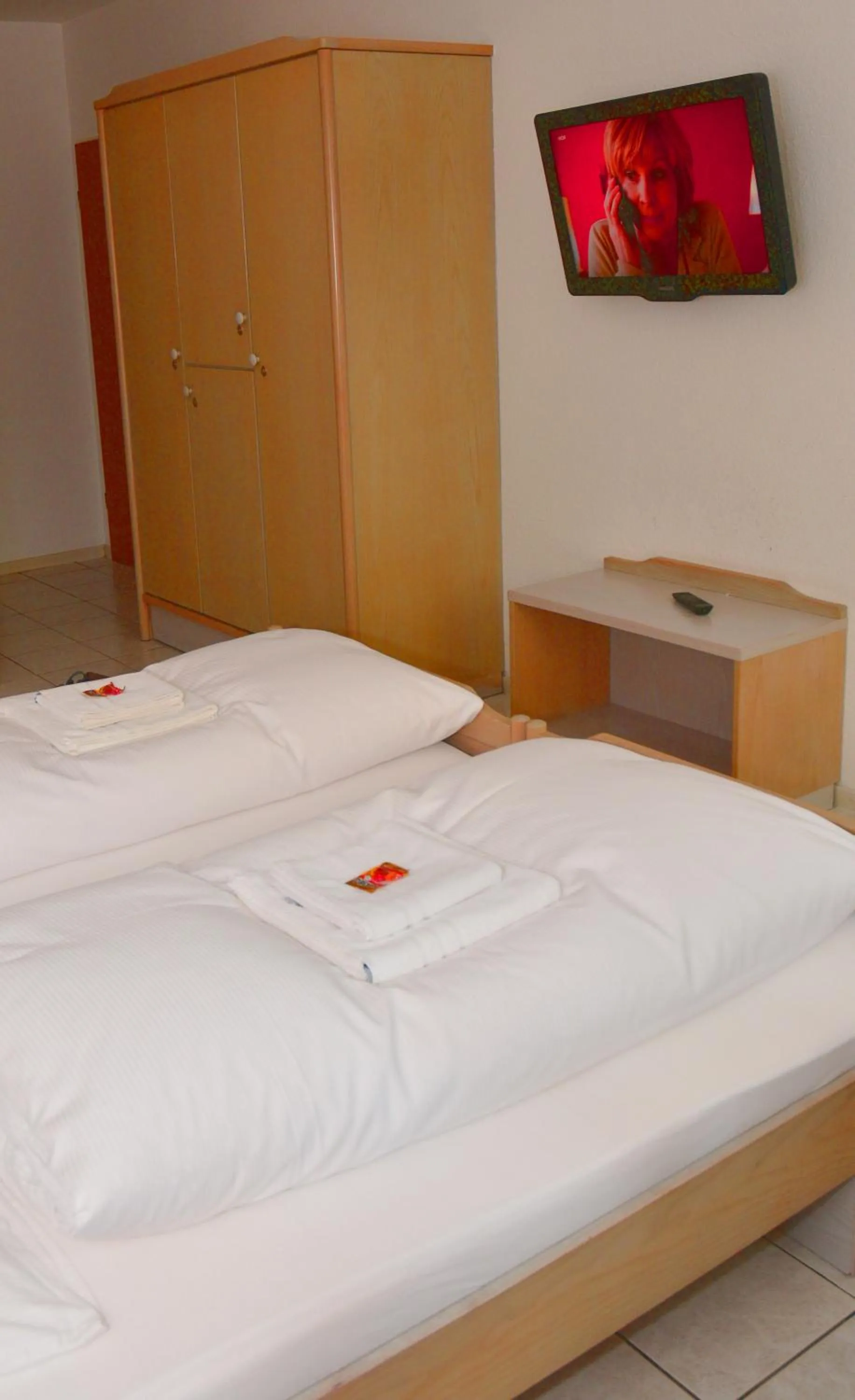 Photo of the whole room, Bed in Hotel Wilhelmshöhe