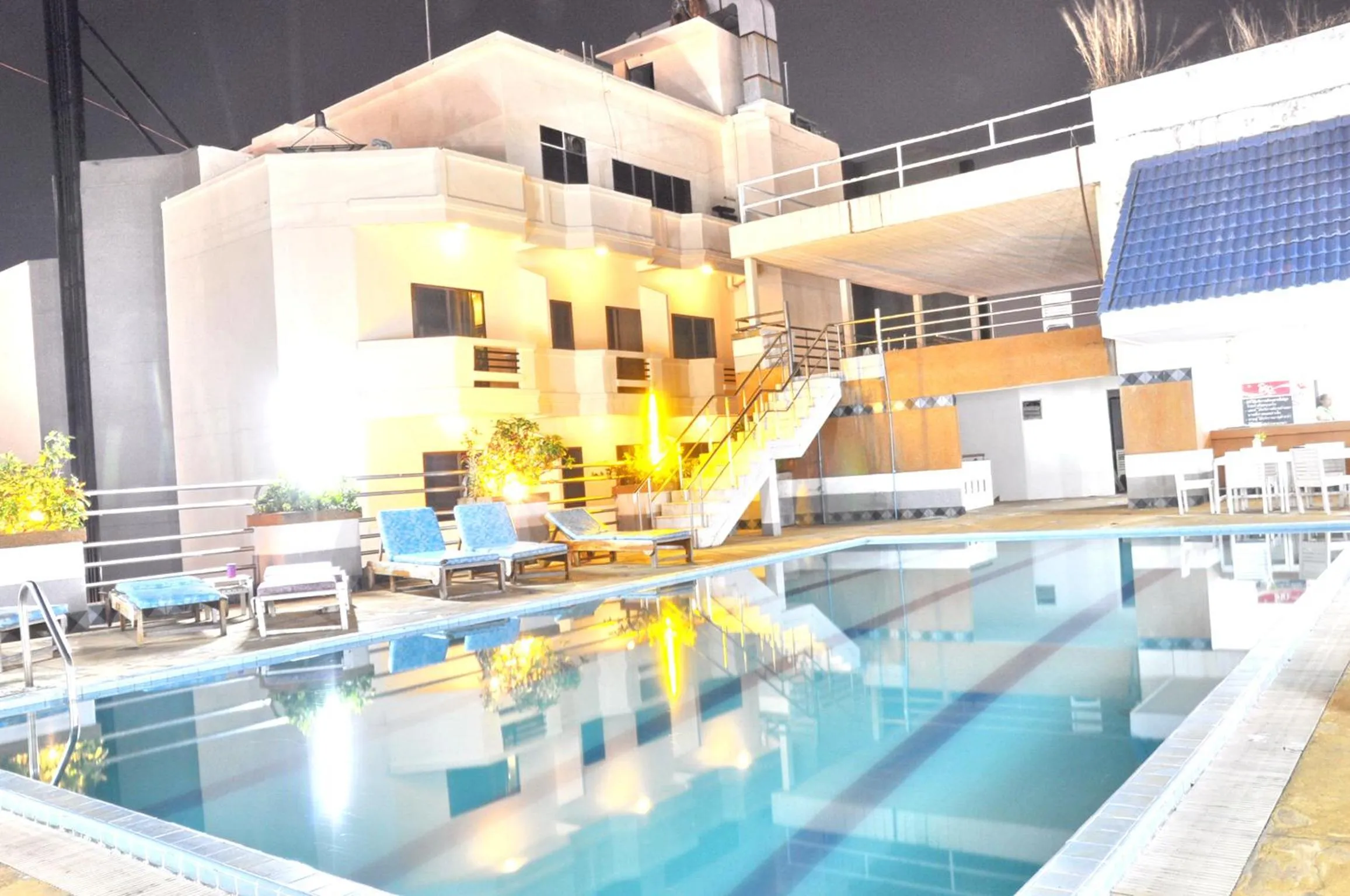 Pool view in Highfive Hotel Pattaya