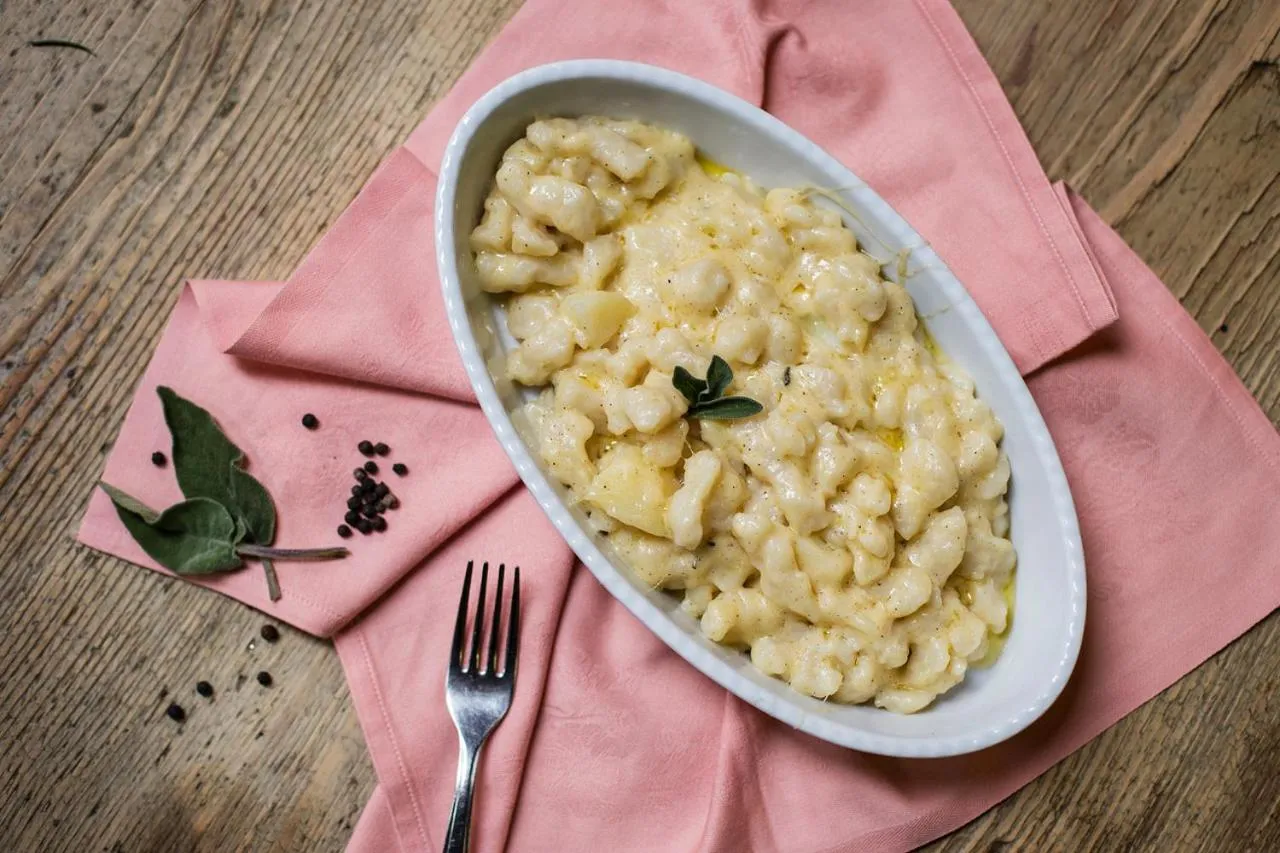 Restaurant/places to eat in Hotel Piuro