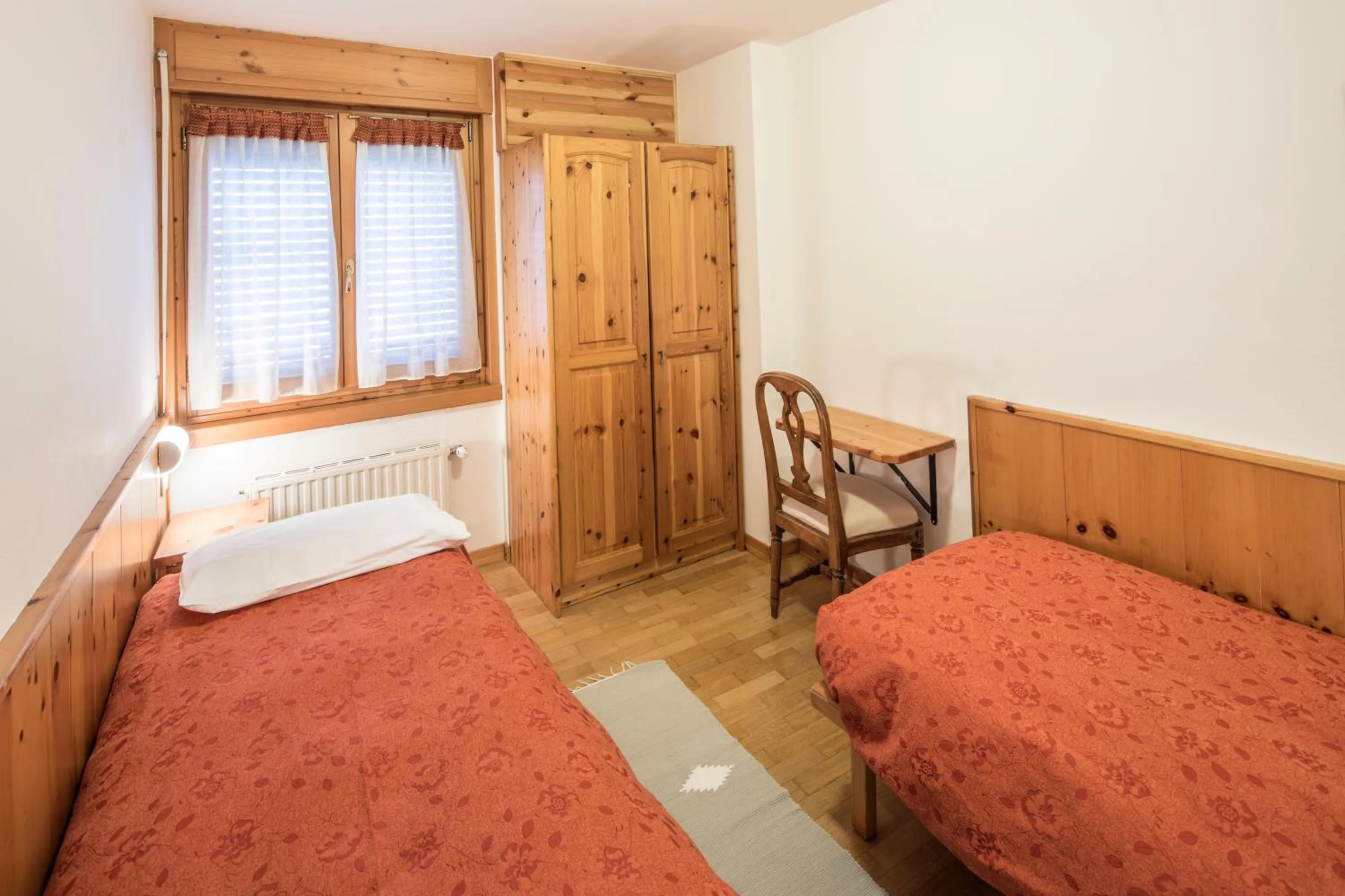 Photo of the whole room, Bed in Albergo K2