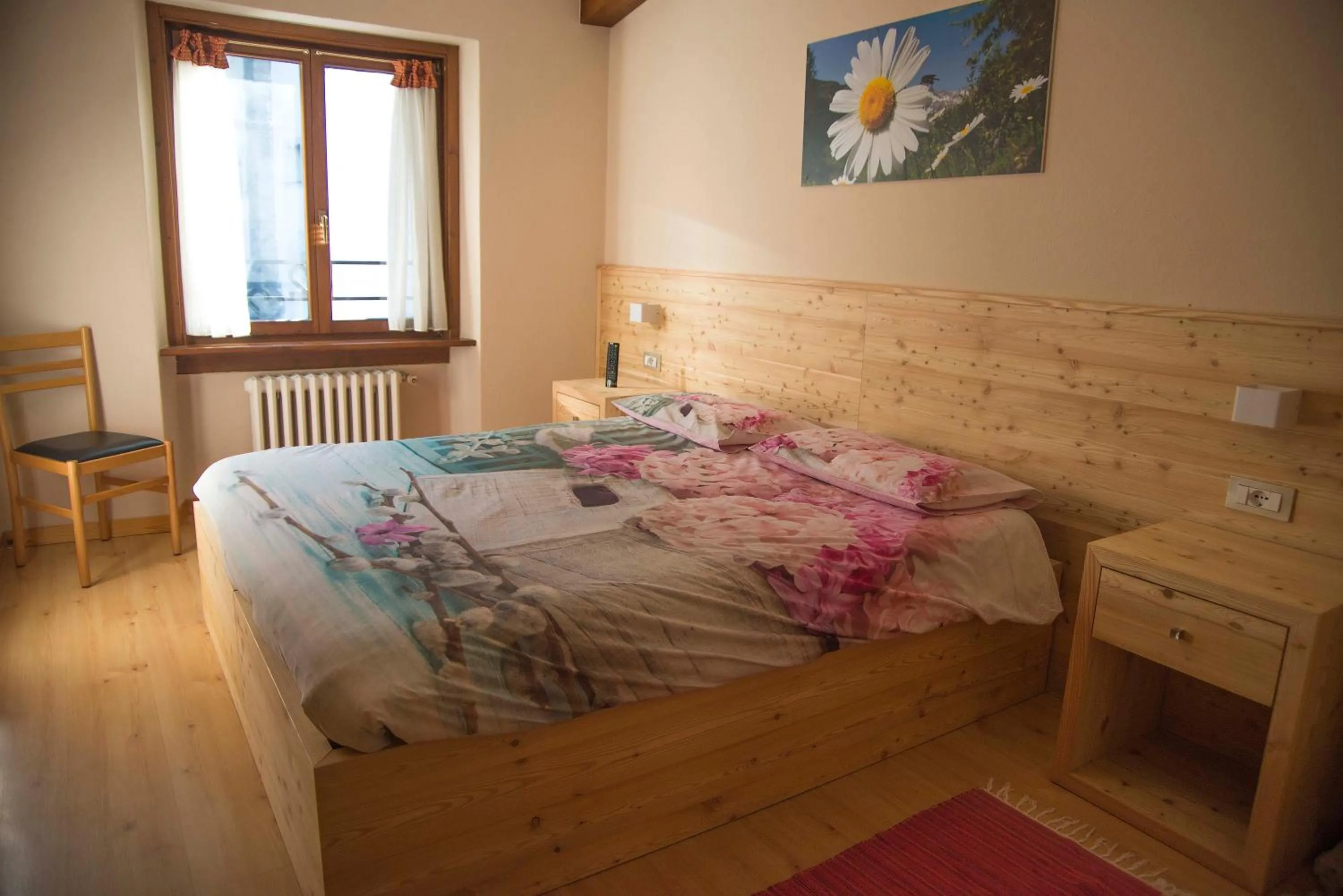 Photo of the whole room, Bed in Albergo K2