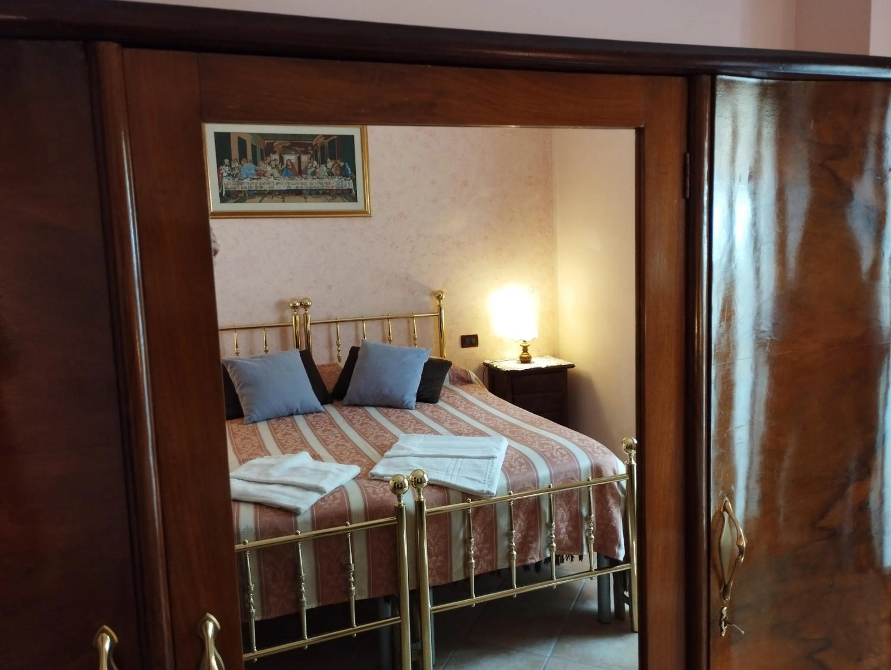 wardrobe, Bed in B&B La Fonte