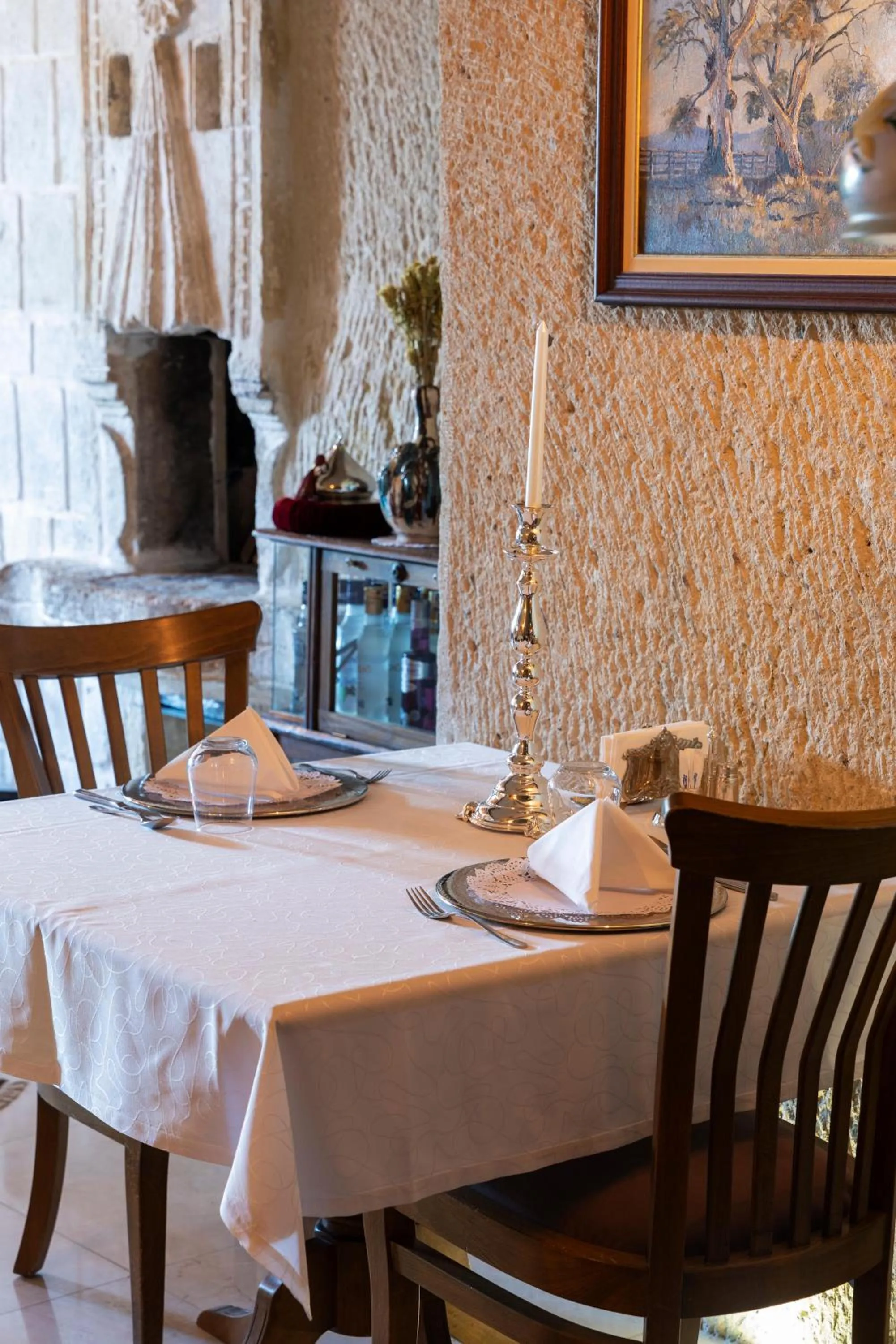 Restaurant/places to eat in Tafoni Houses Cave Hotel