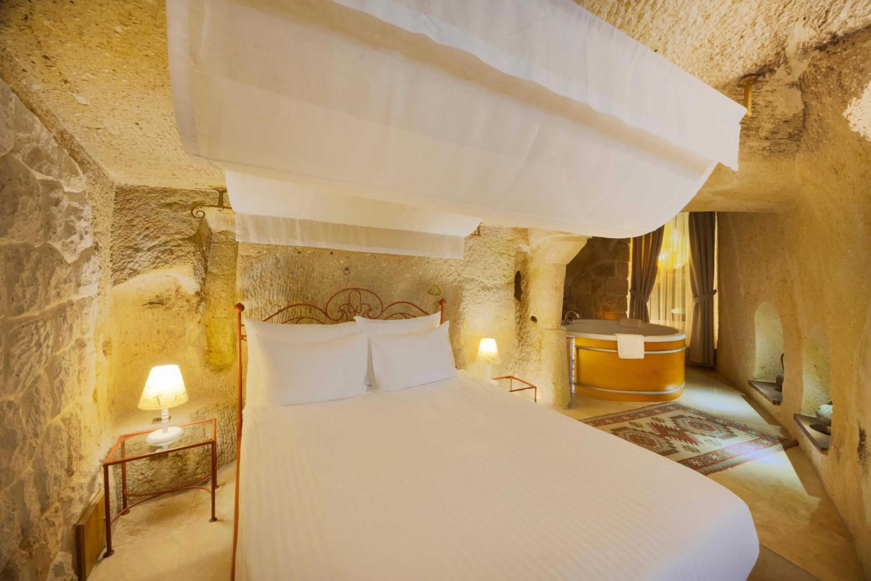 Photo of the whole room, Bed in Tafoni Houses Cave Hotel
