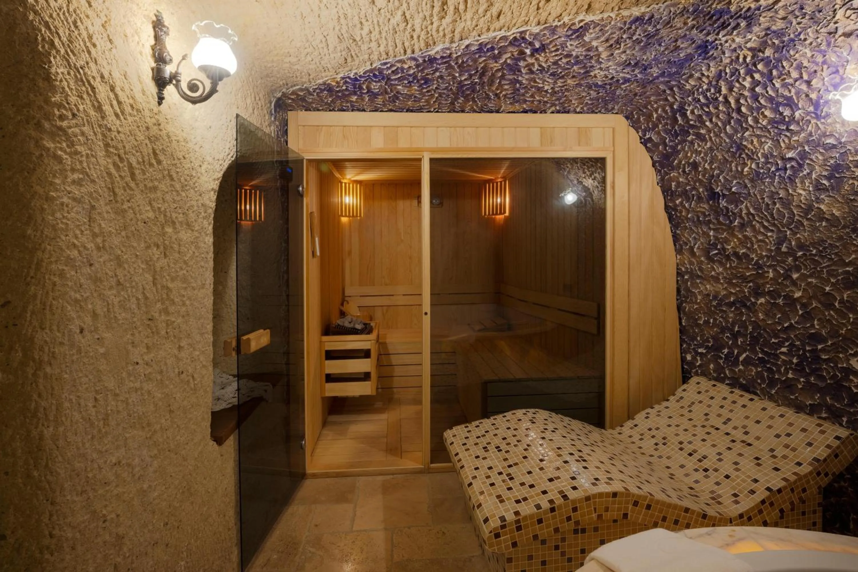Photo of the whole room, Bed in Tafoni Houses Cave Hotel