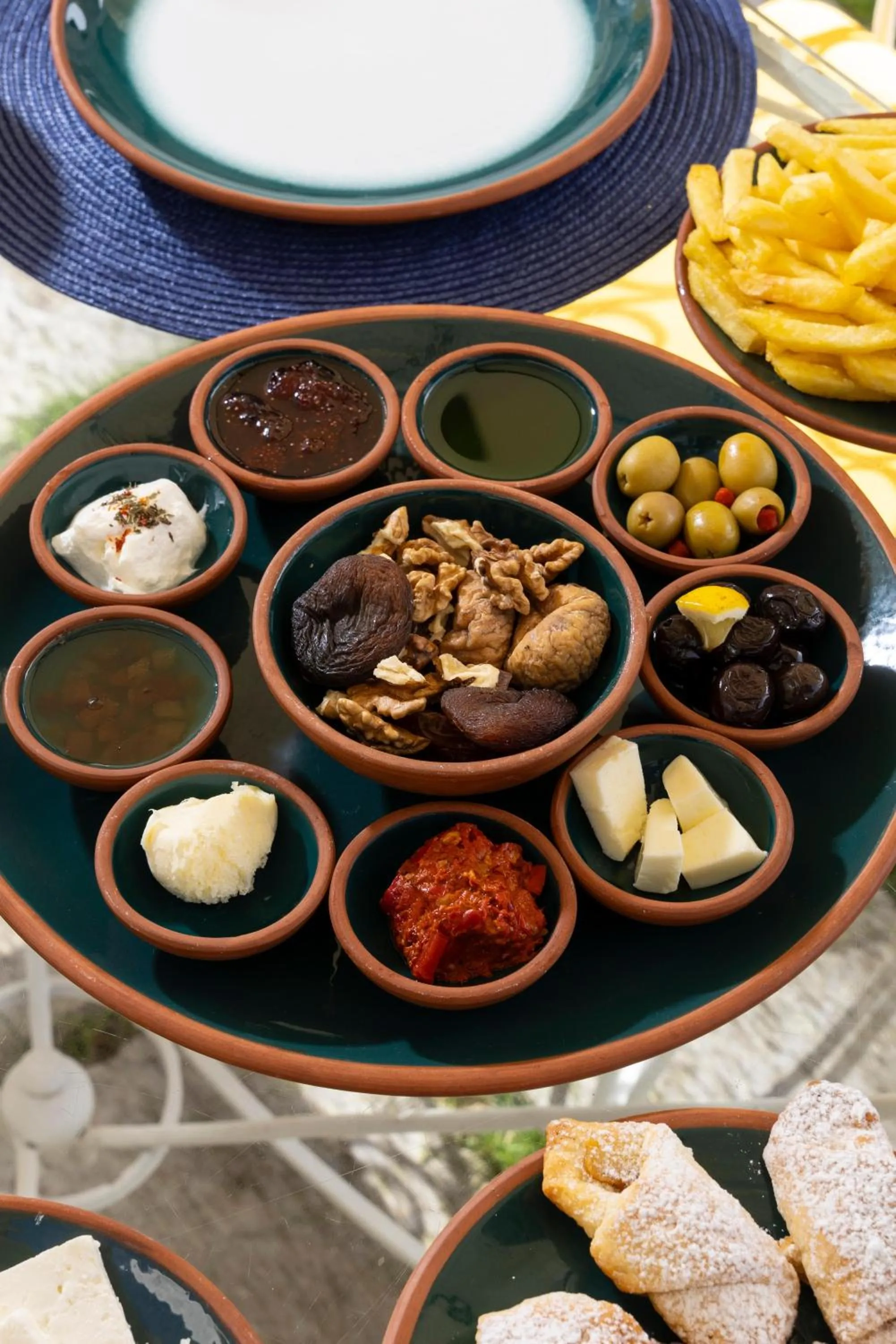 Restaurant/places to eat in Tafoni Houses Cave Hotel