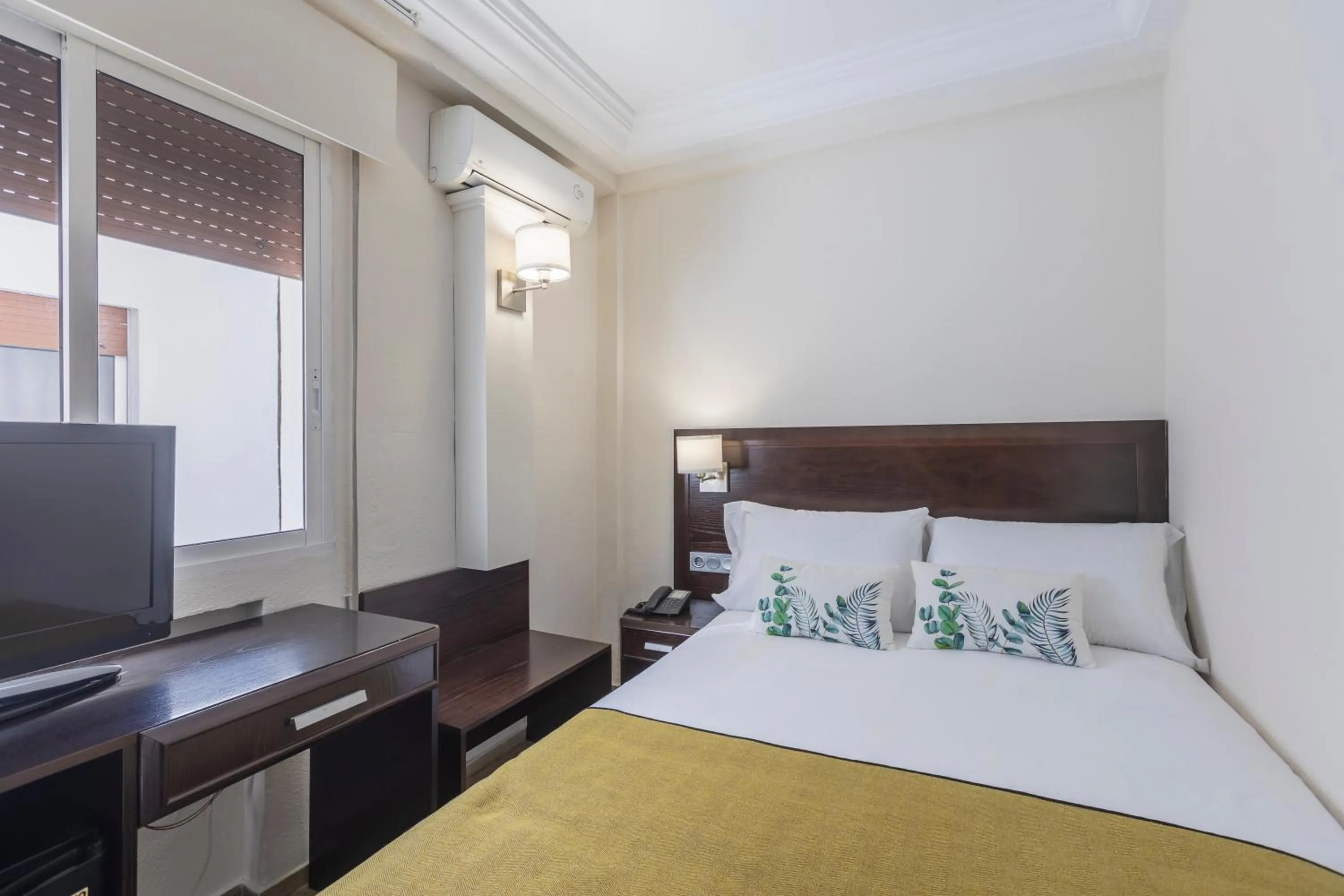 Bedroom, Bed in Itaca Colón by Soho Boutique