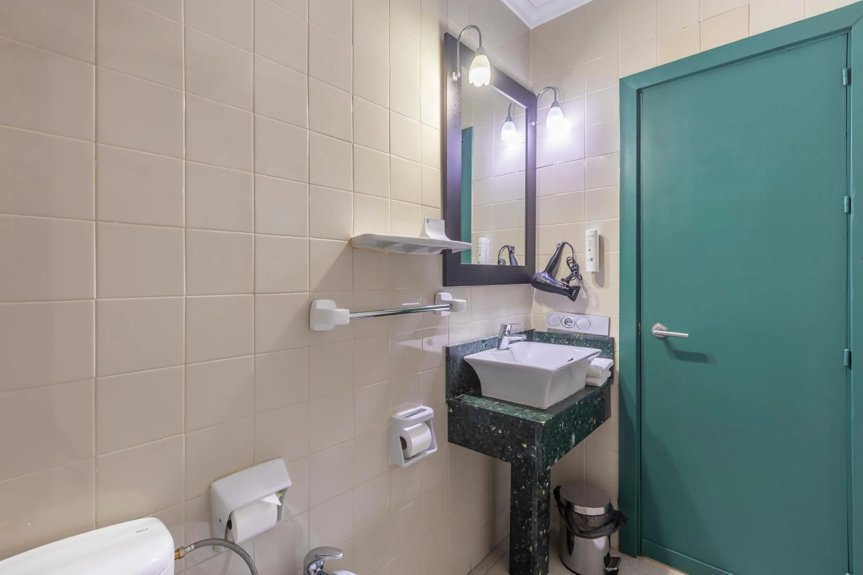 Bathroom in Itaca Colón by Soho Boutique