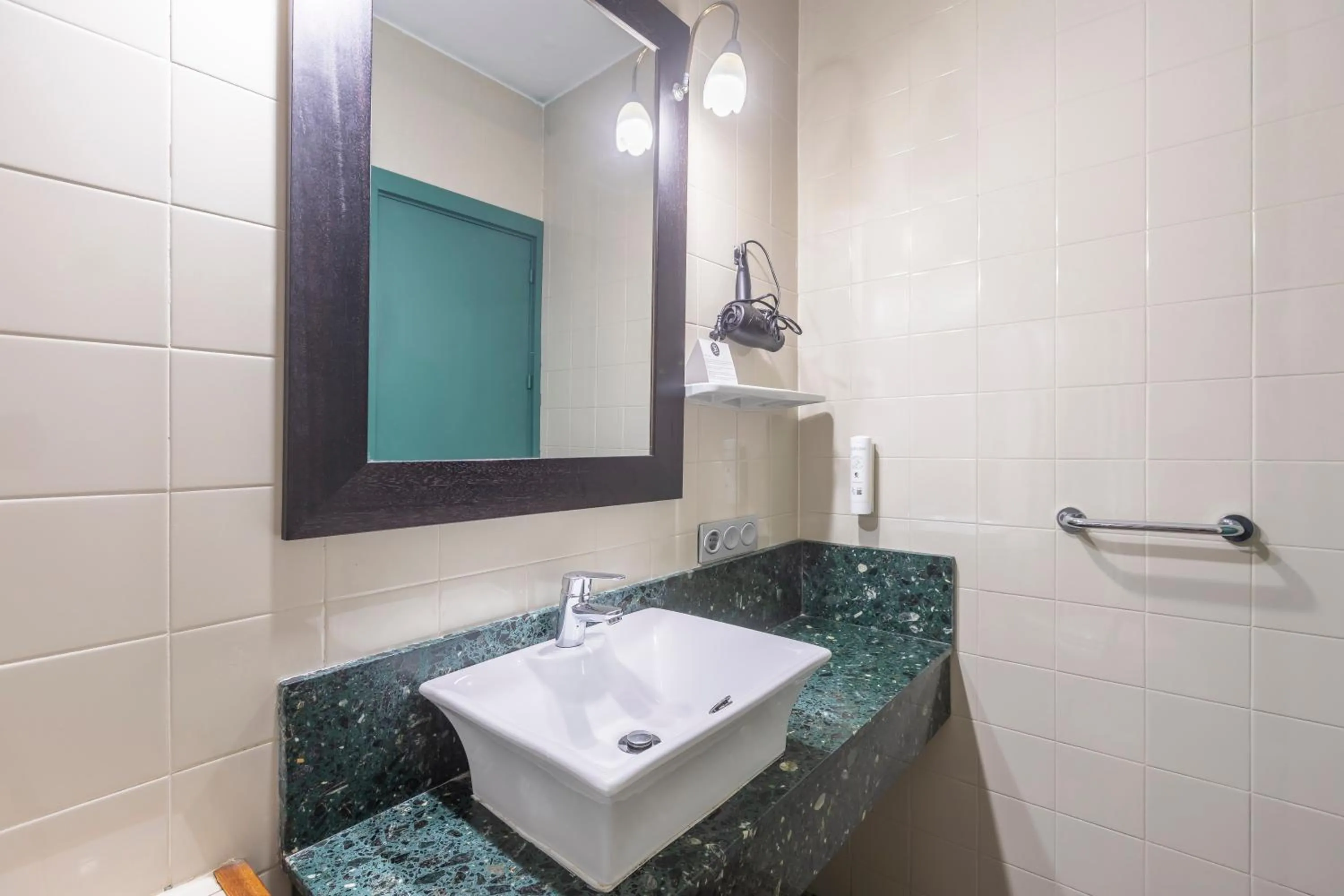 Bathroom in Itaca Colón by Soho Boutique