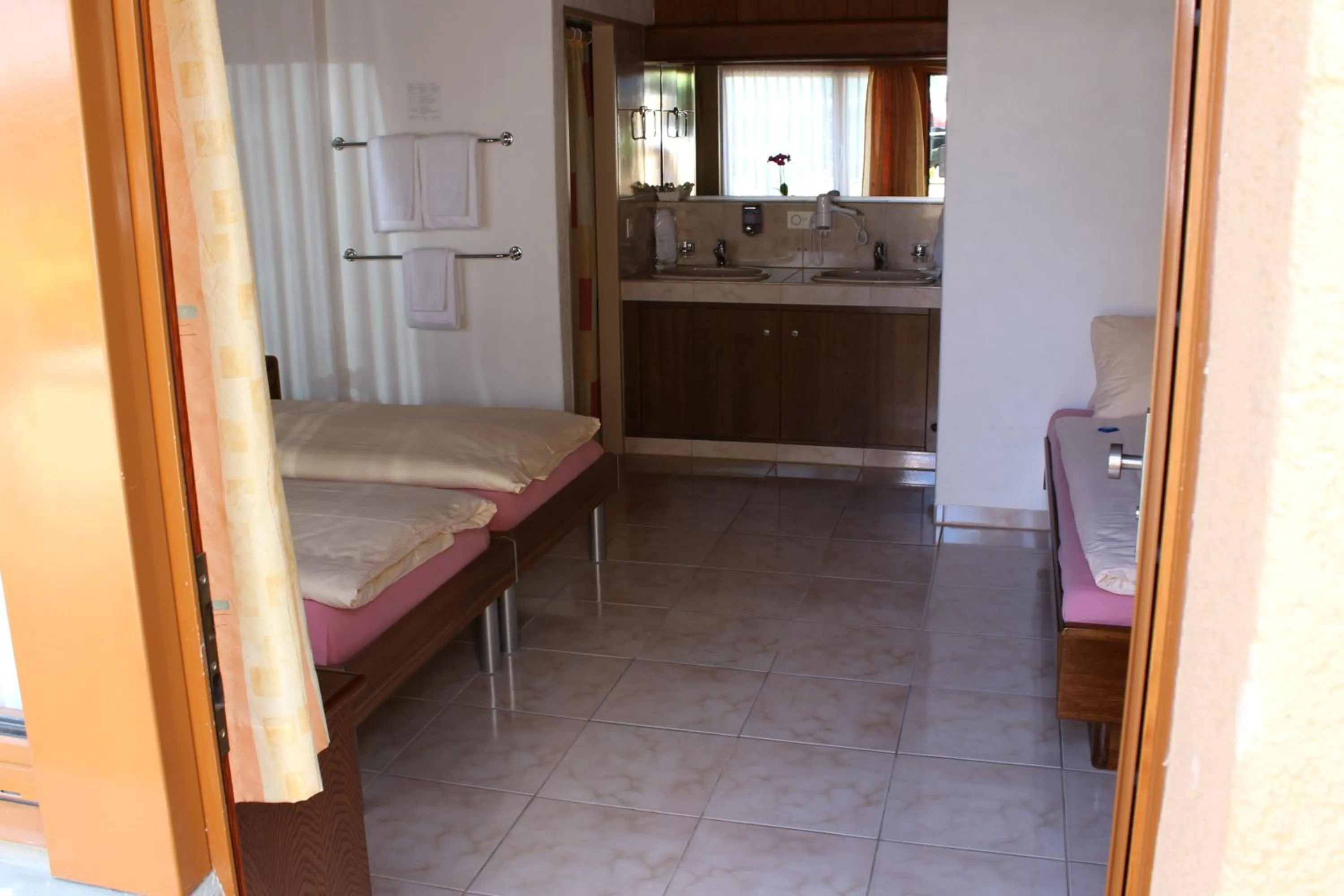 Bed in Hotel Glärnisch Hof