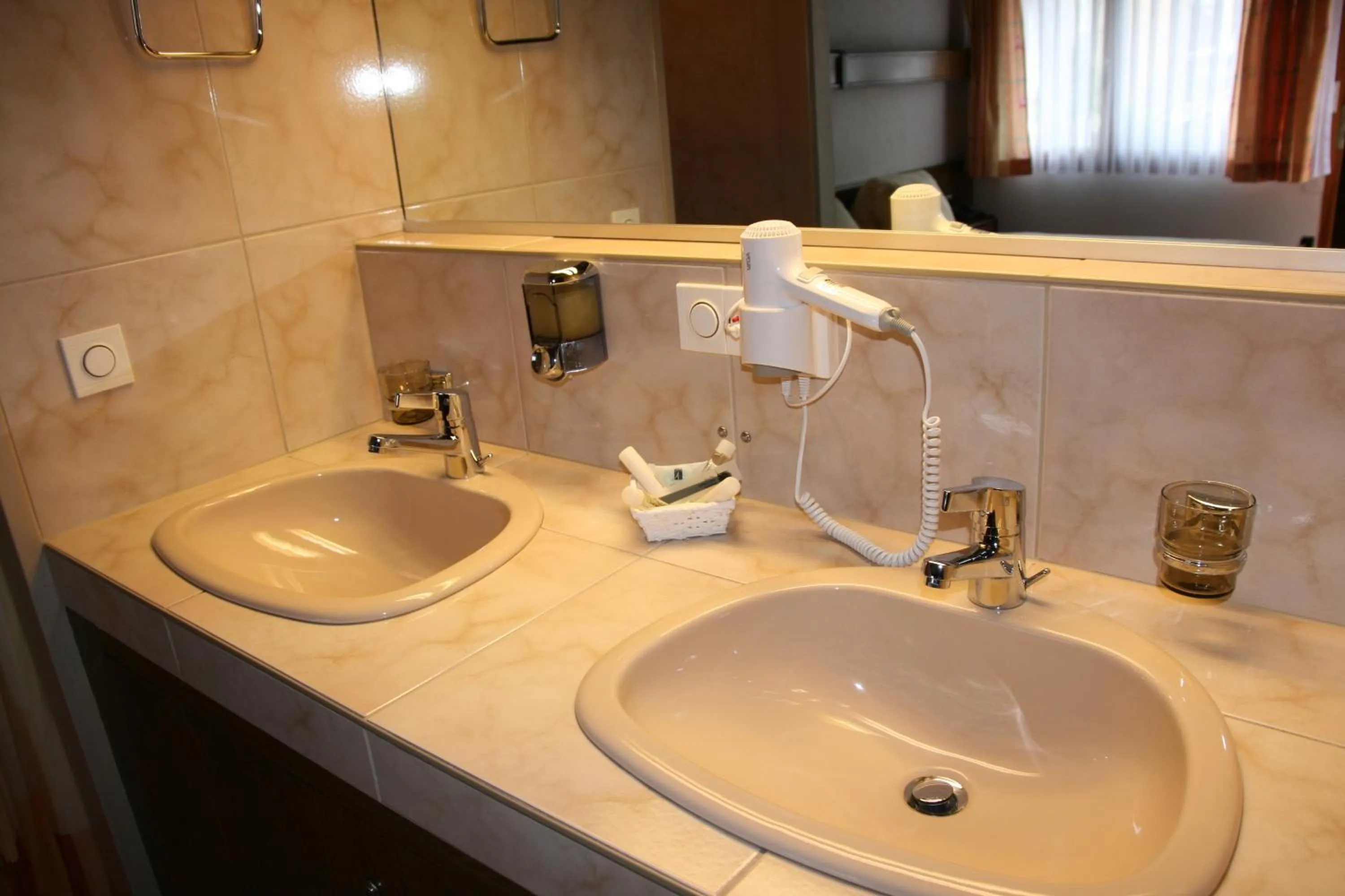 Bathroom in Hotel Glärnisch Hof