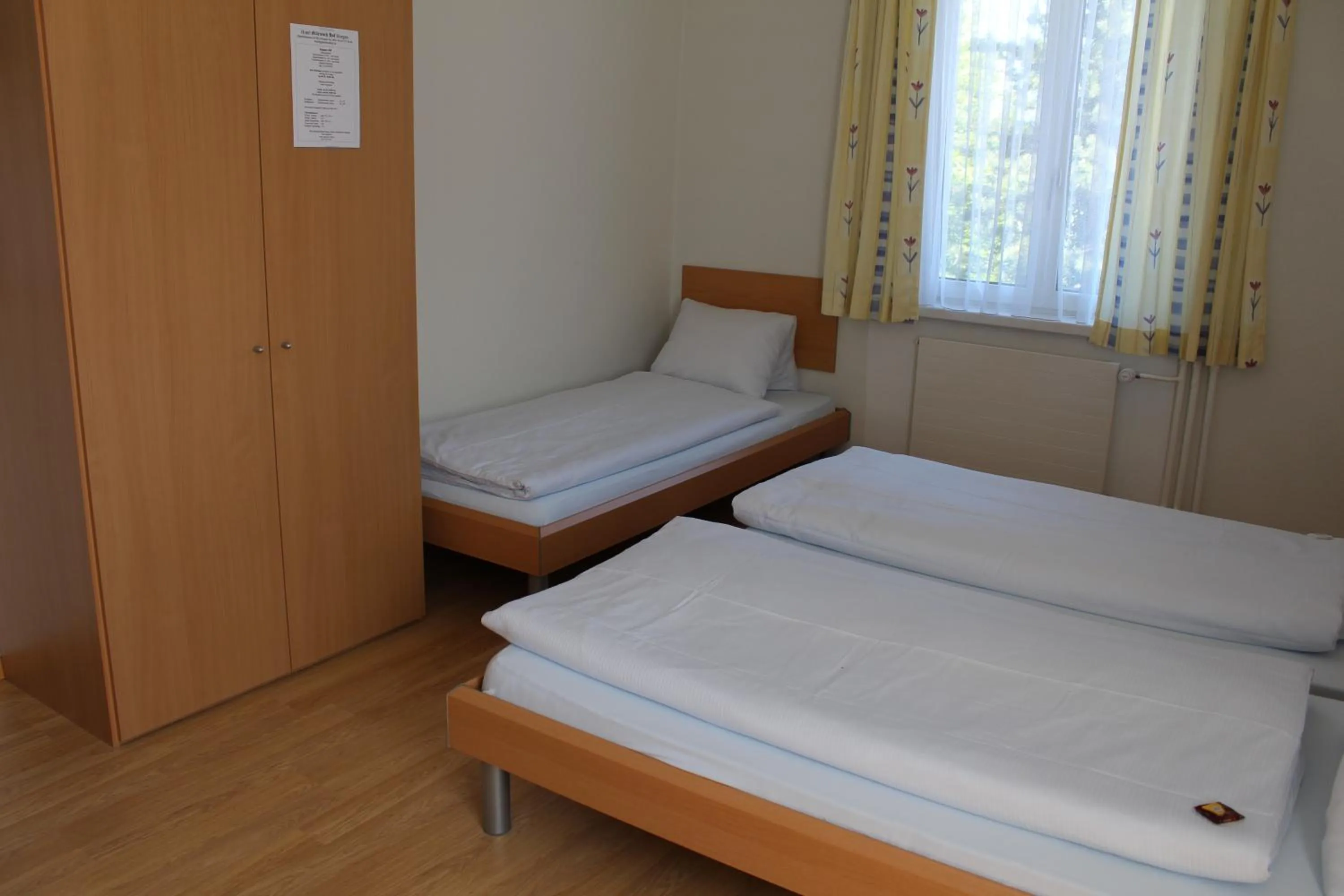 Bed in Hotel Glärnisch Hof