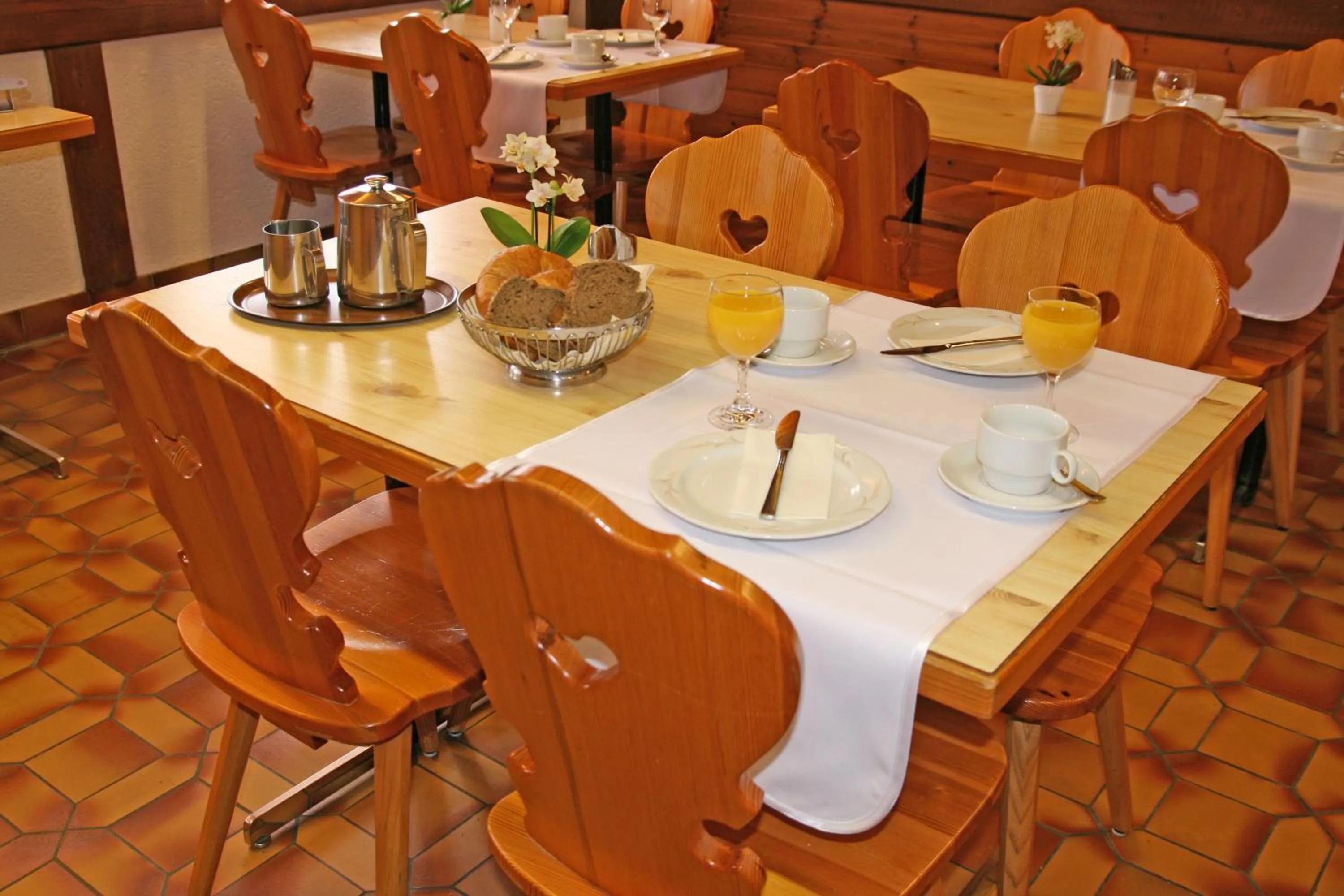 Restaurant/places to eat in Hotel Glärnisch Hof