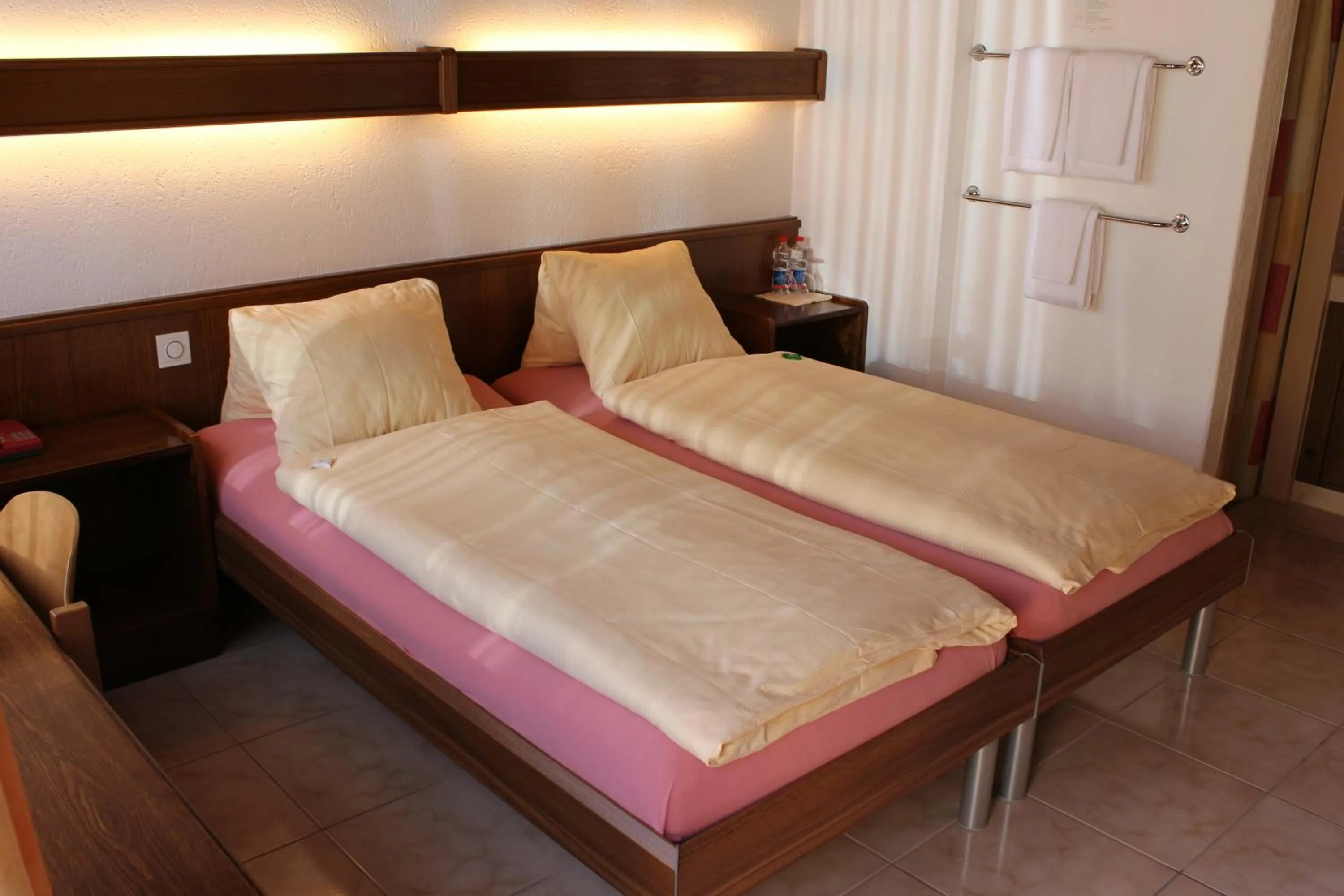 Bed in Hotel Glärnisch Hof