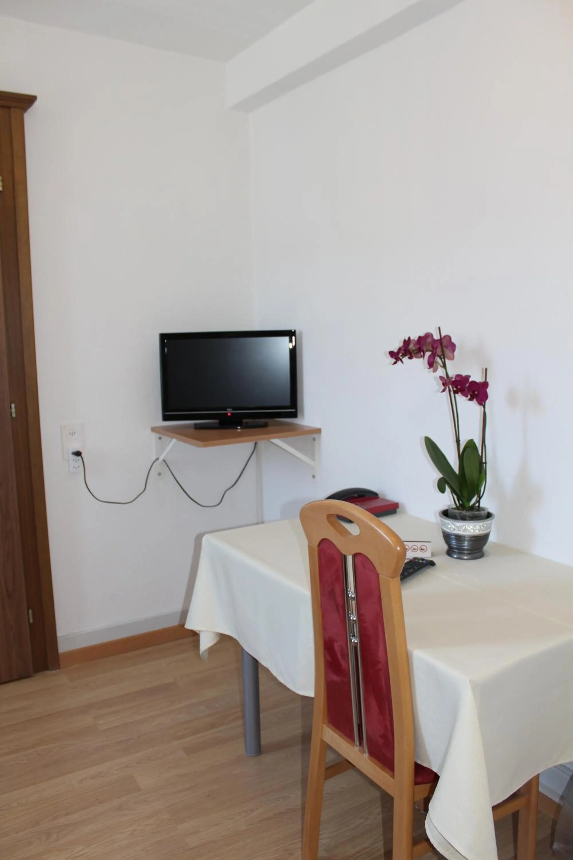 TV and multimedia in Hotel Glärnisch Hof