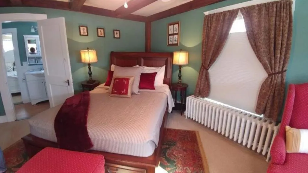 Other, Bed in 2 River Road Inn Cottages