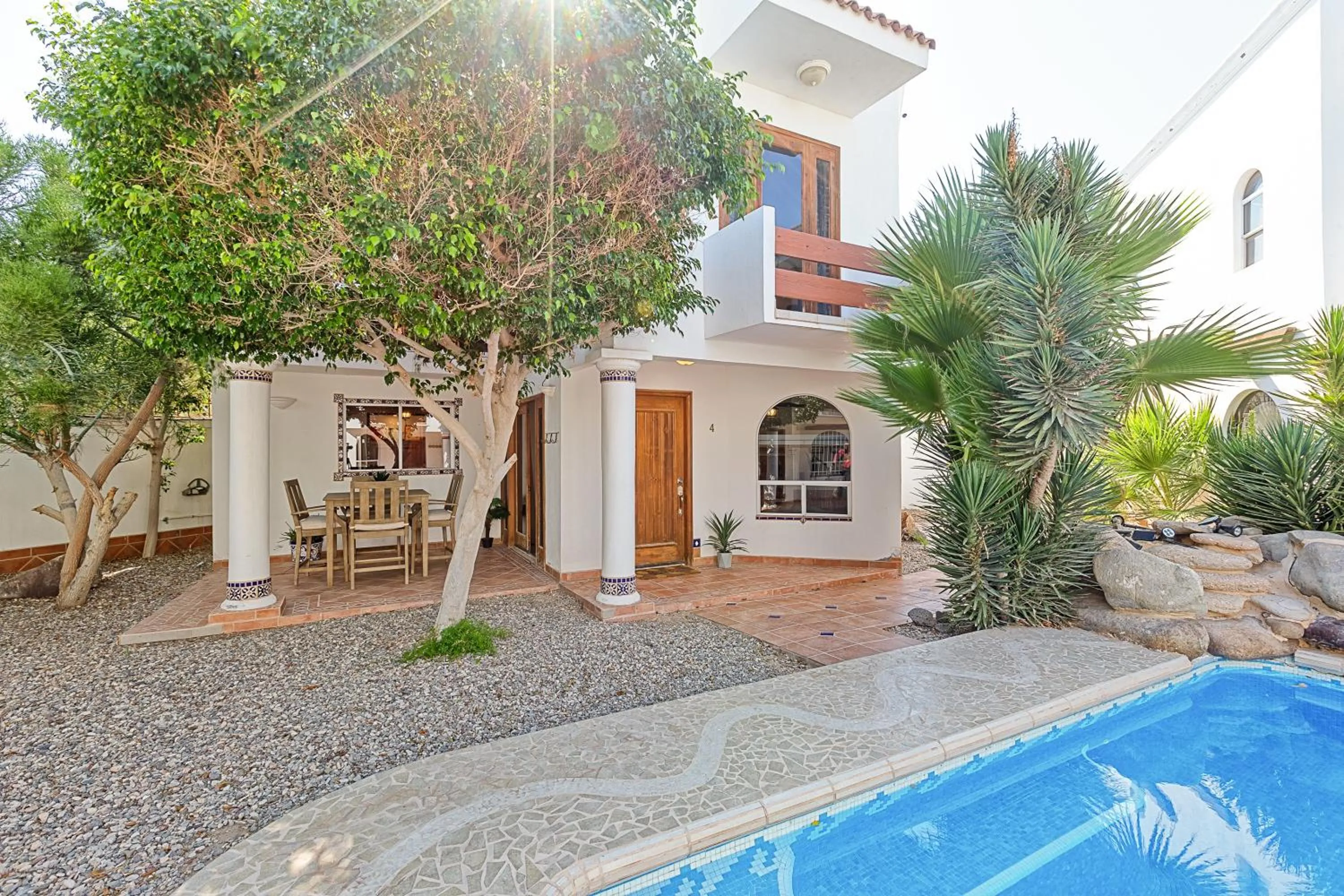 Facade/entrance in Casita de Maria by Kivoya