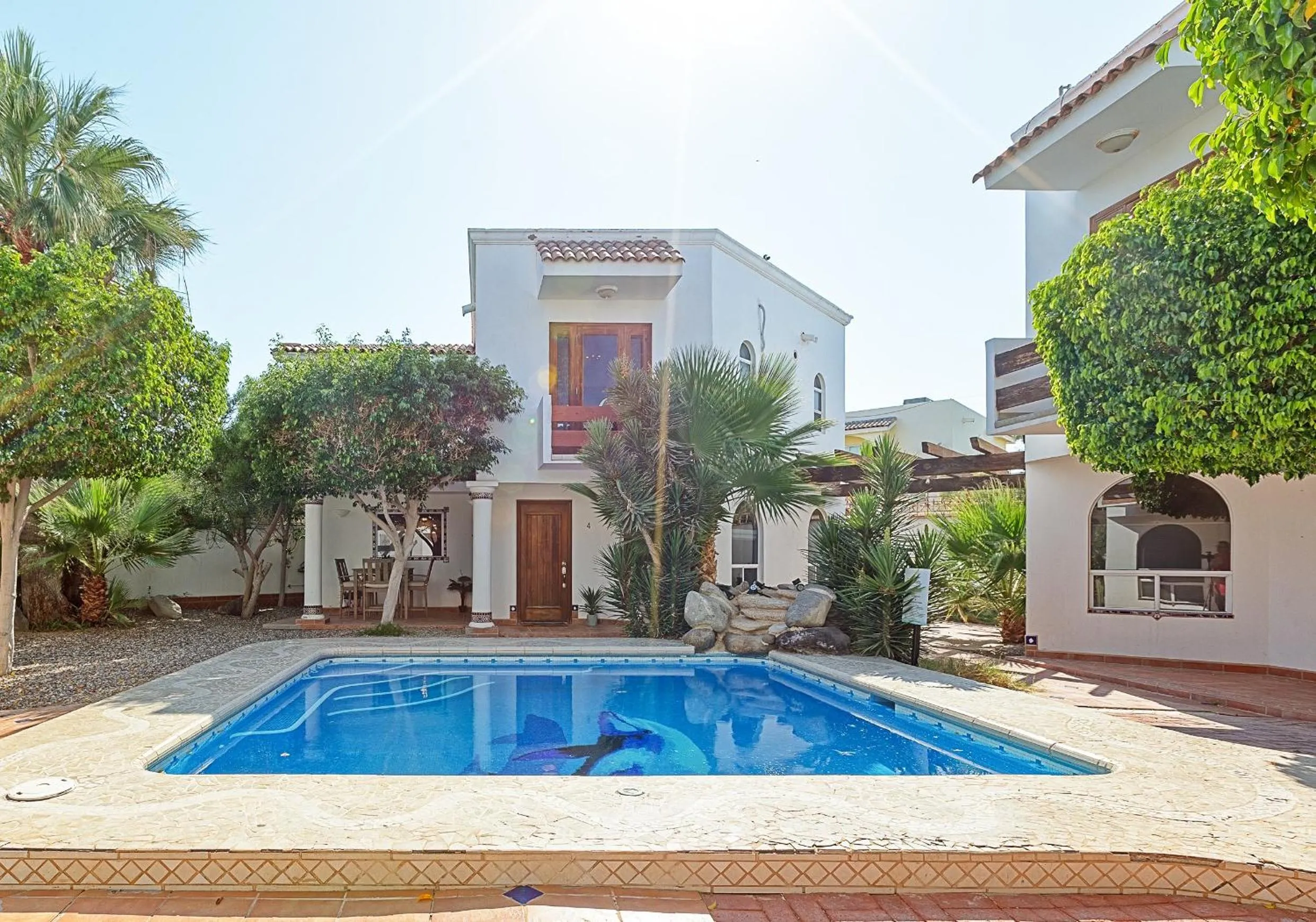 Swimming pool in Casita de Maria by Kivoya