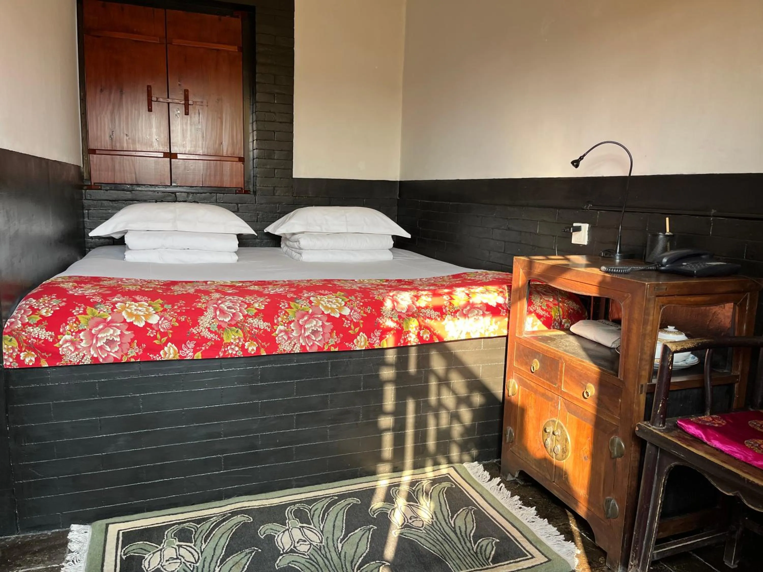 Photo of the whole room, Bed in Pingyao Yide Hotel