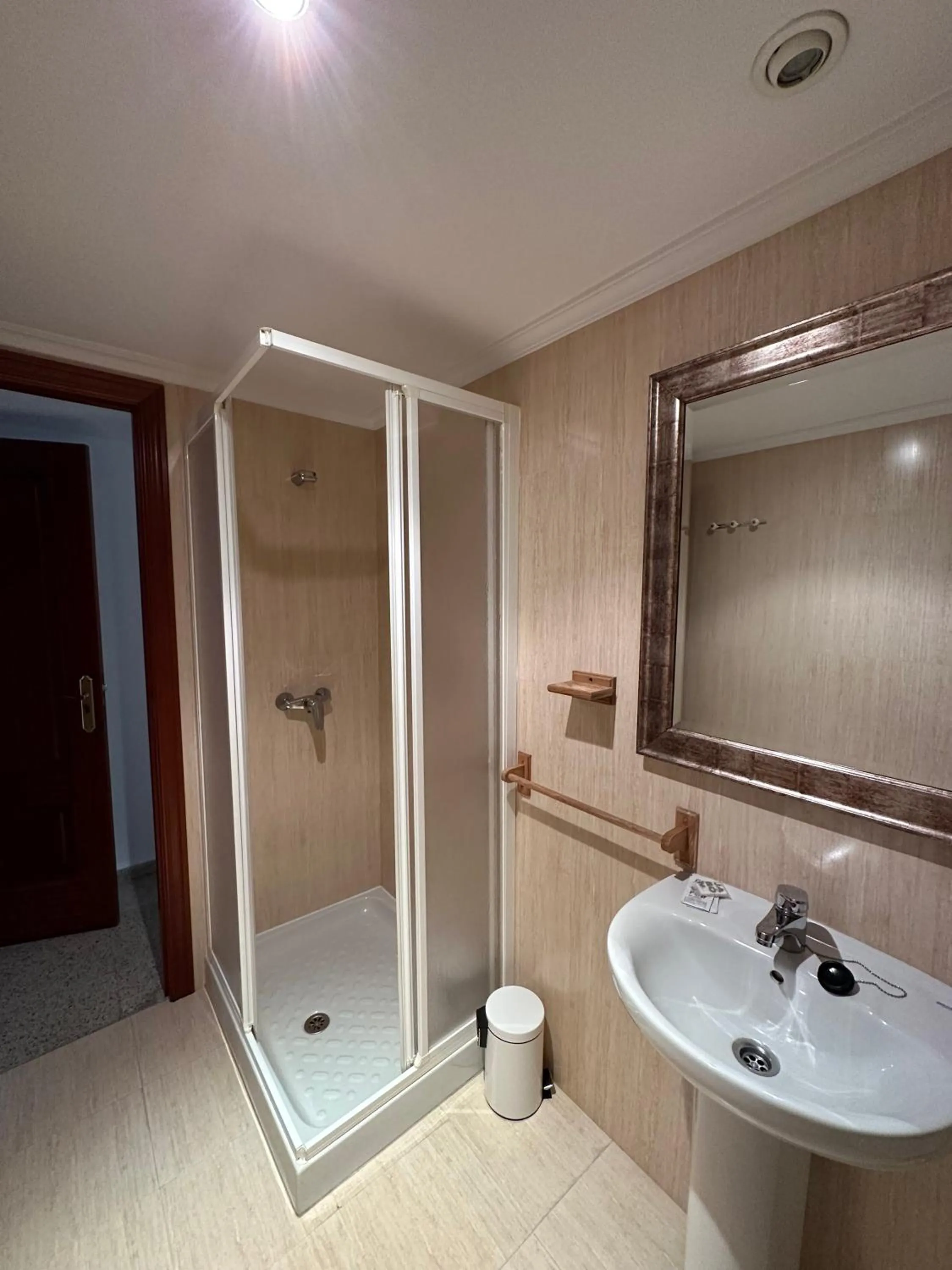 Shower in Hotel Angelito