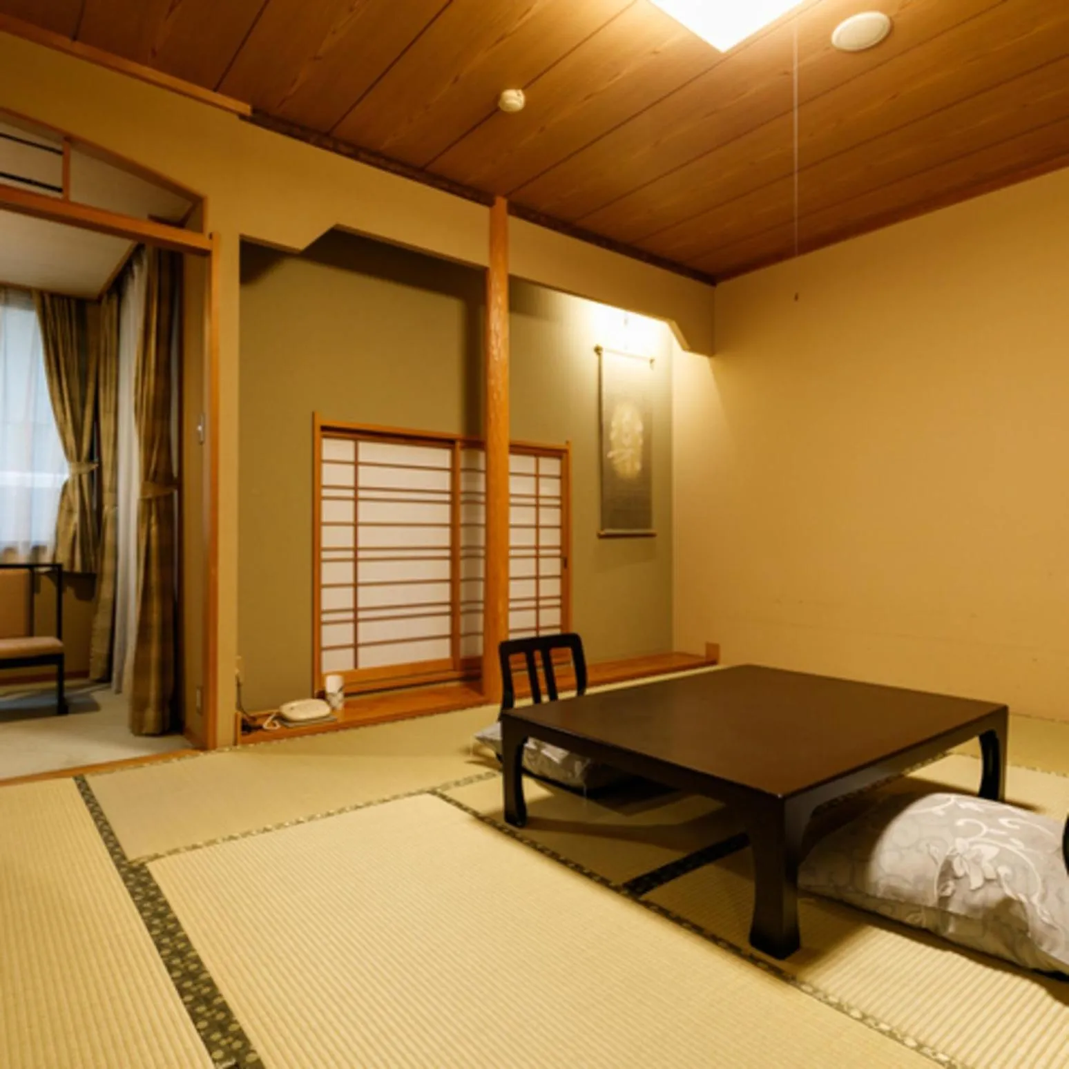 Photo of the whole room, Bed in Umemura Ryokan Uguisutei