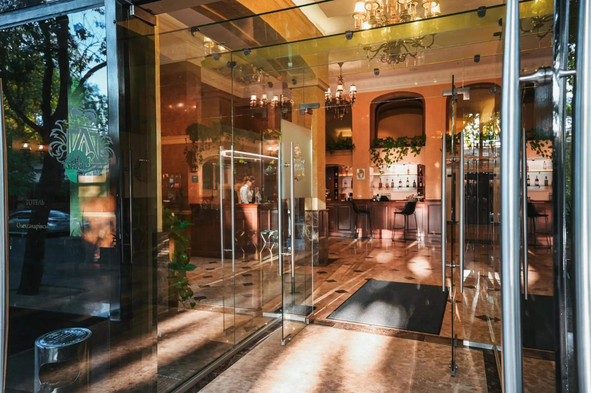 Facade/entrance in Alexandrovskiy Hotel