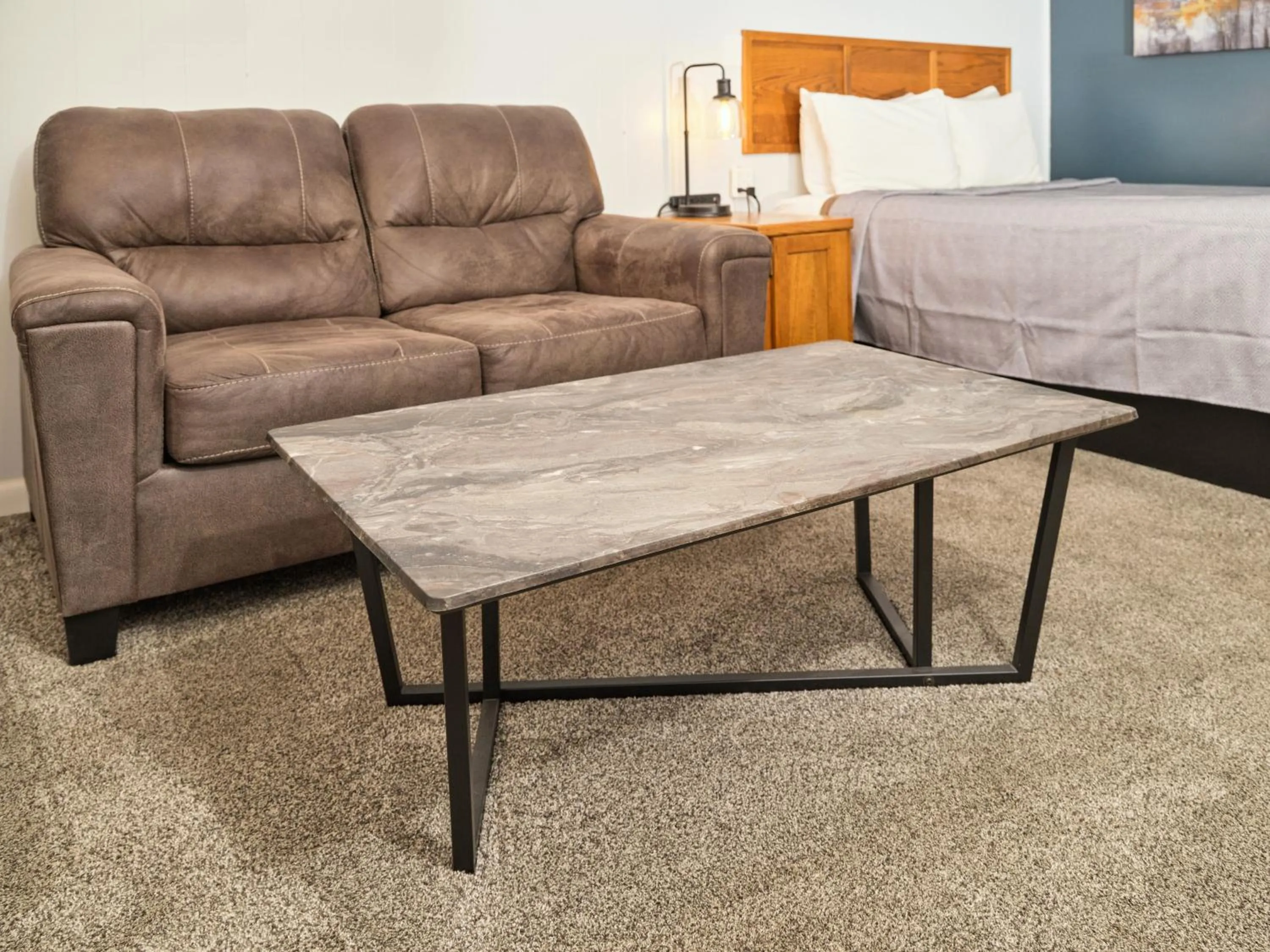 Bedroom, Bed in The Oakwood Inn