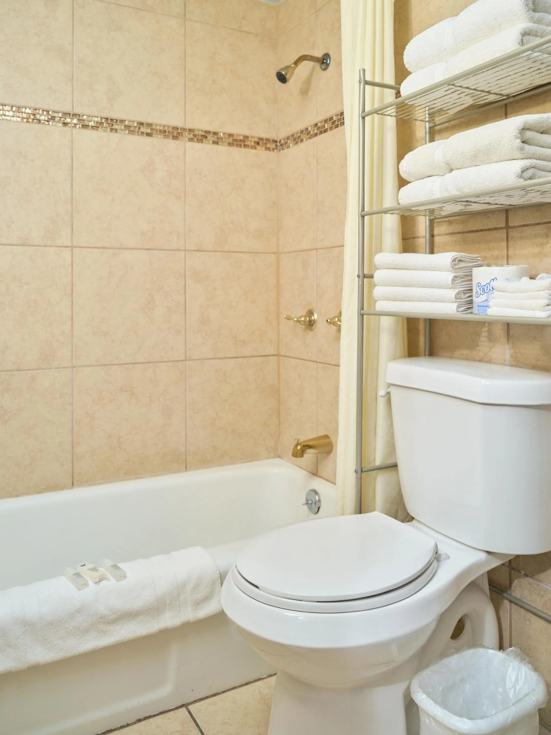 Bathroom in The Oakwood Inn