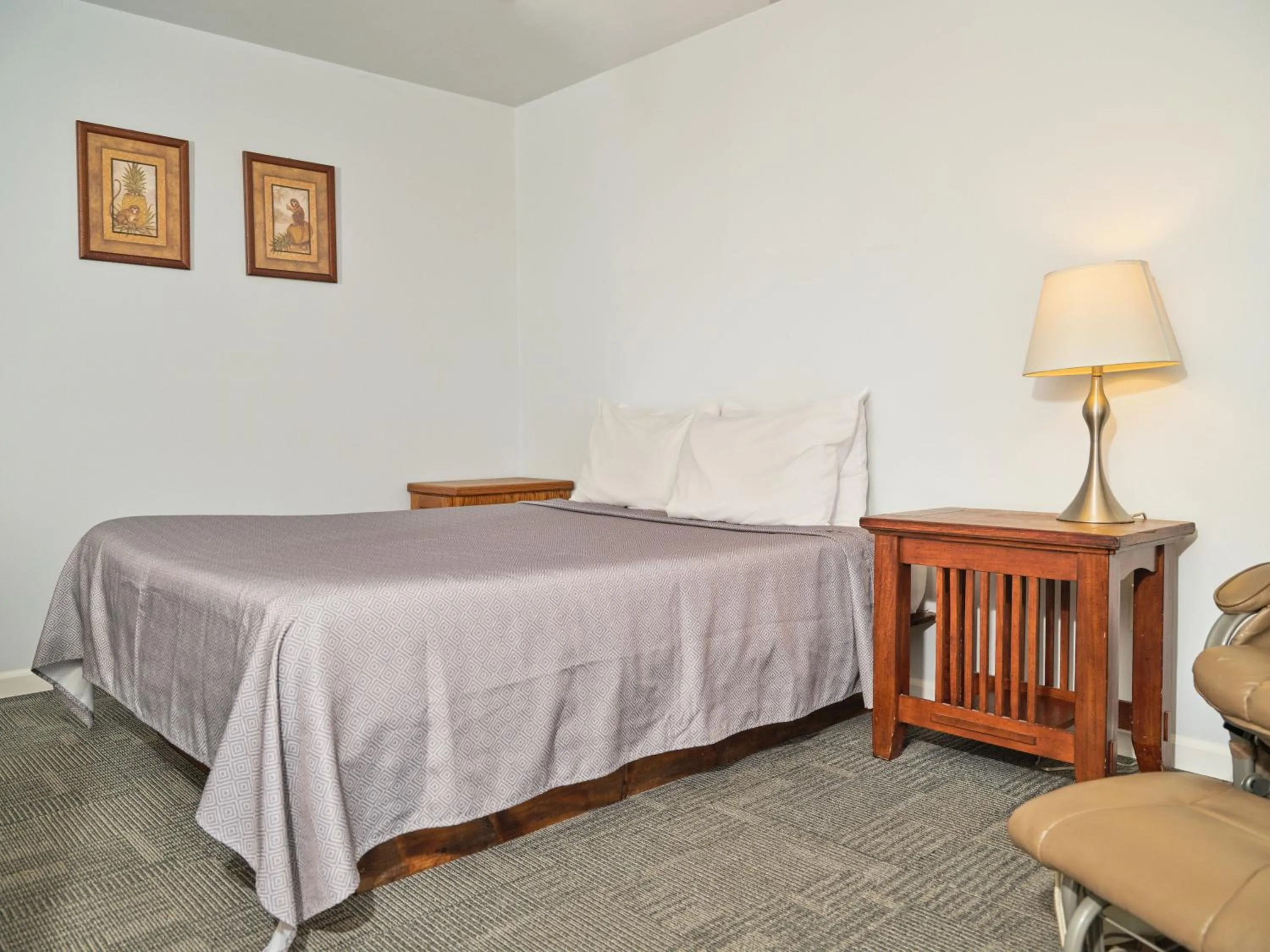Bedroom, Bed in The Oakwood Inn
