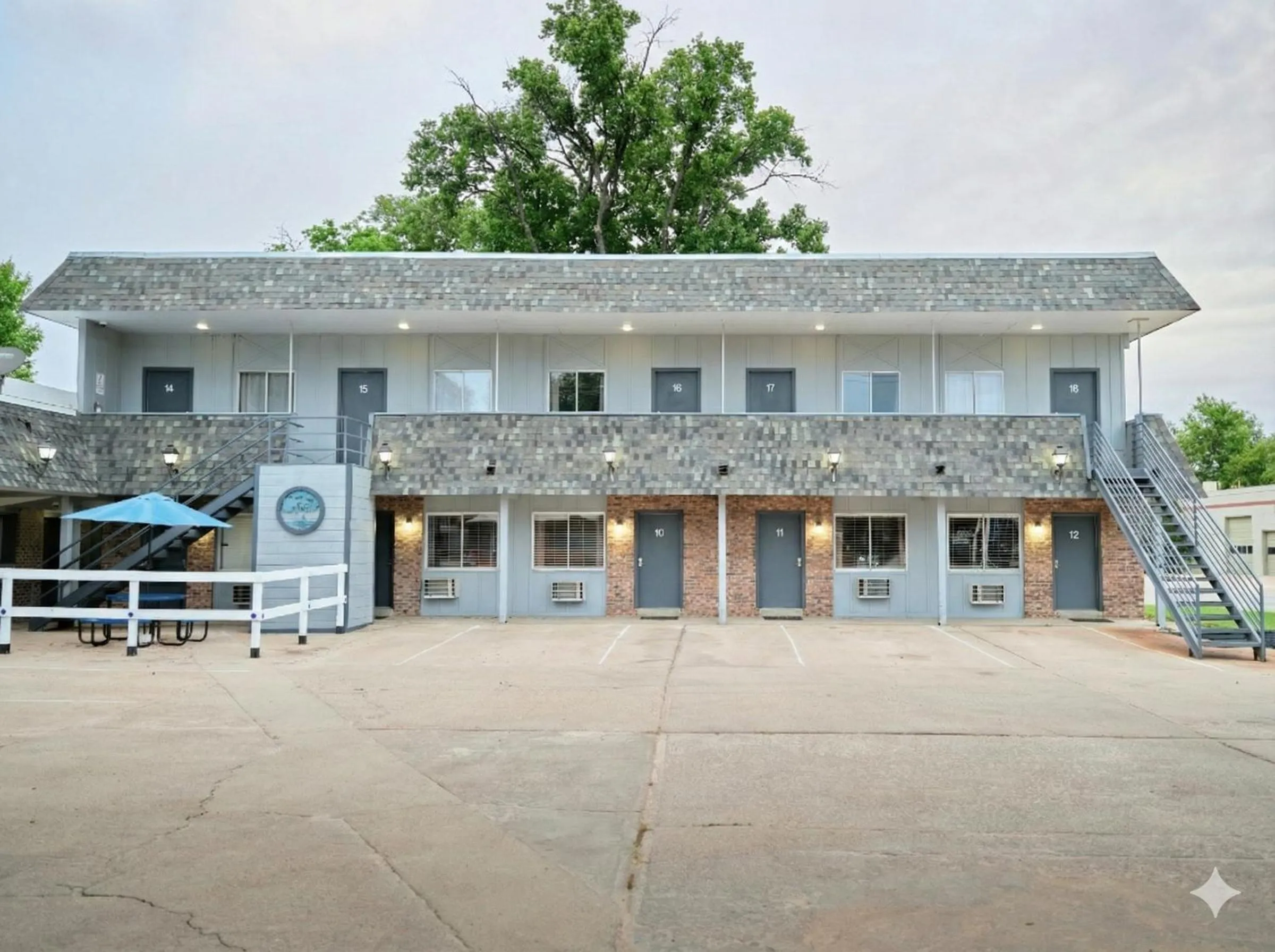 Property building in The Oakwood Inn