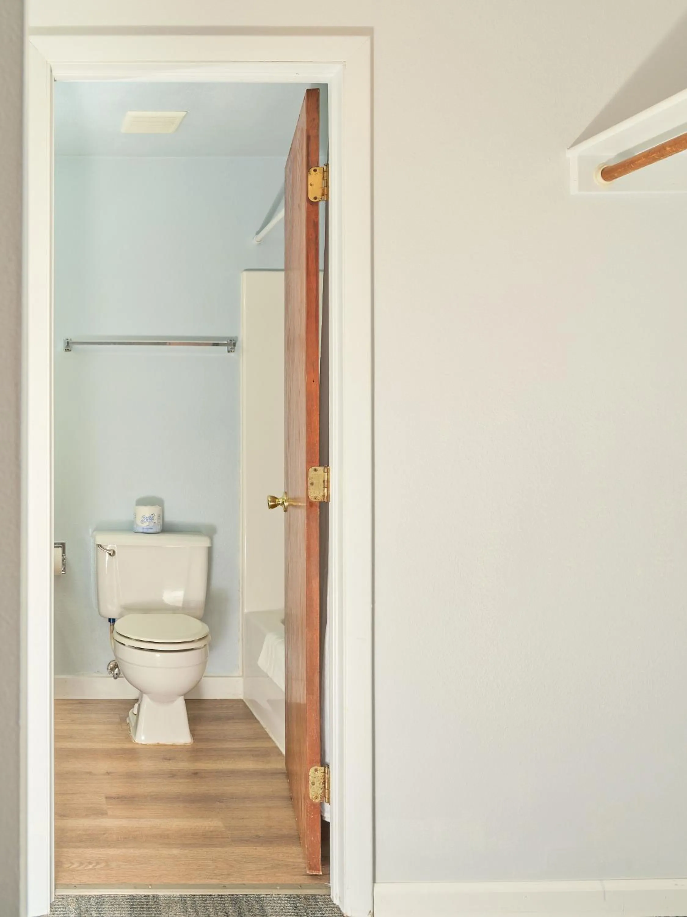 Bathroom in The Oakwood Inn