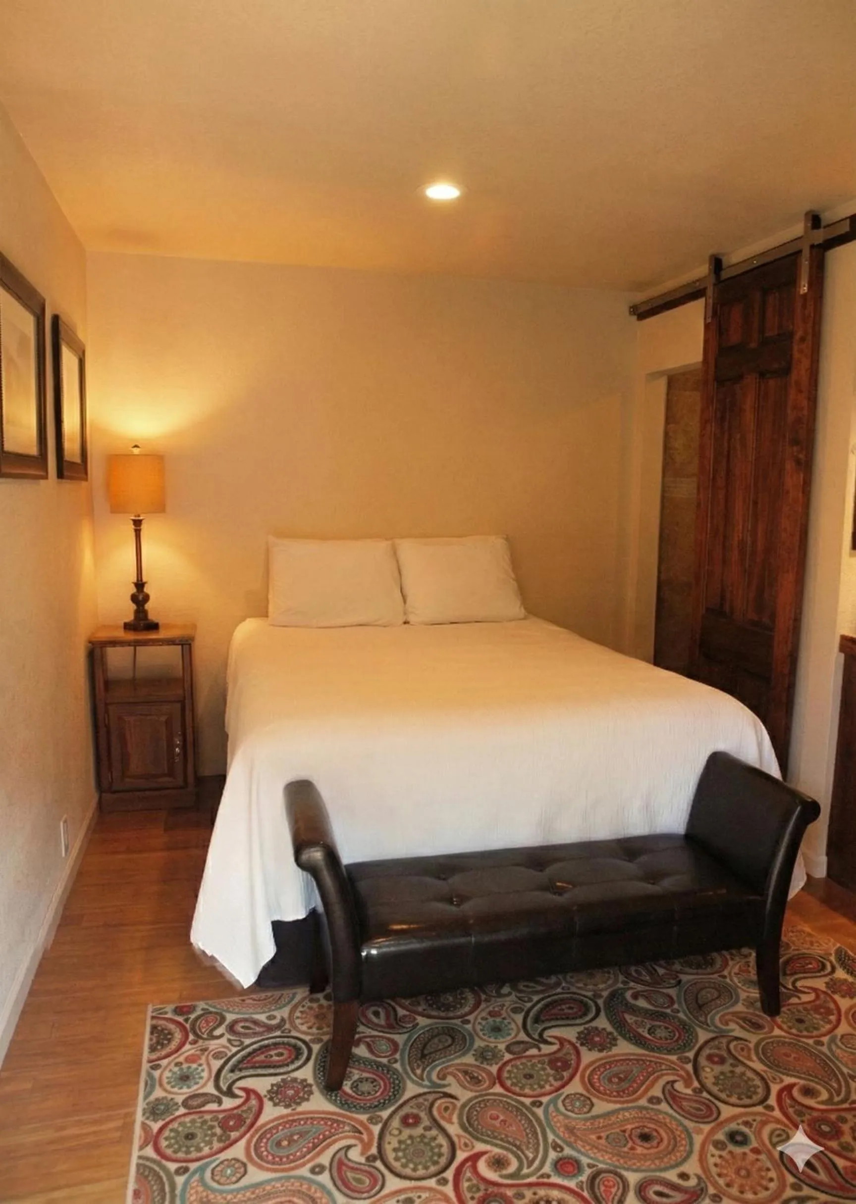 Bedroom, Bed in The Crest Motel