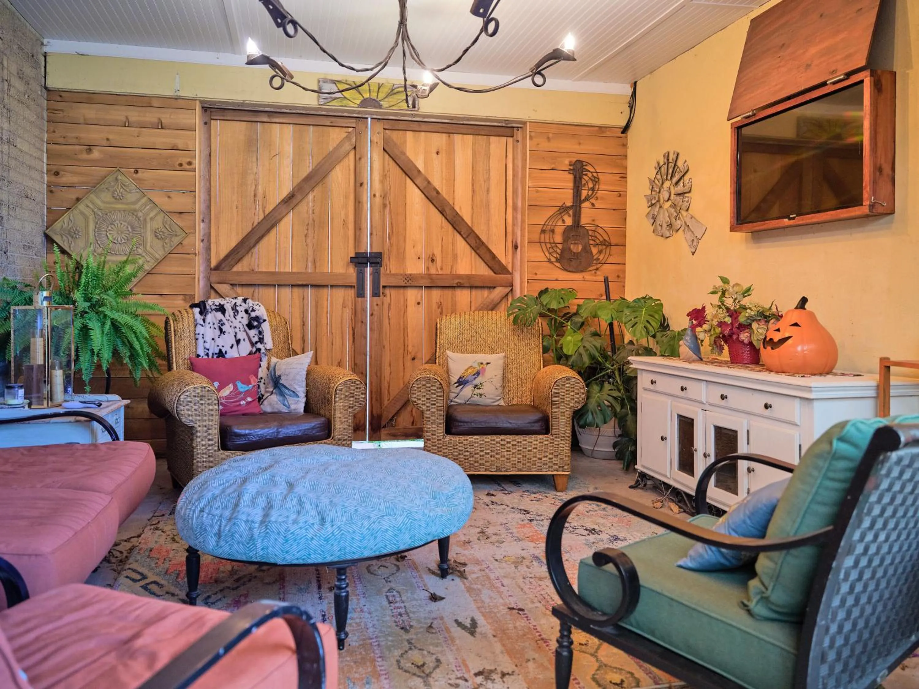 Patio in The Crest Motel