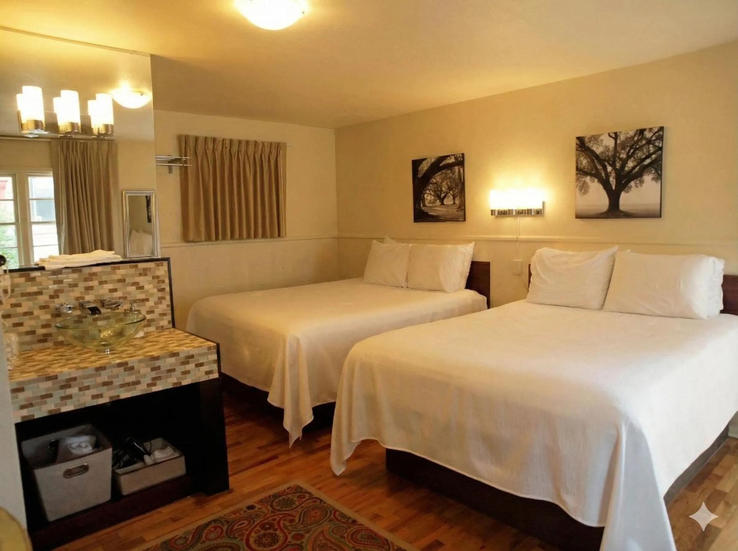 Bedroom, Bed in The Crest Motel