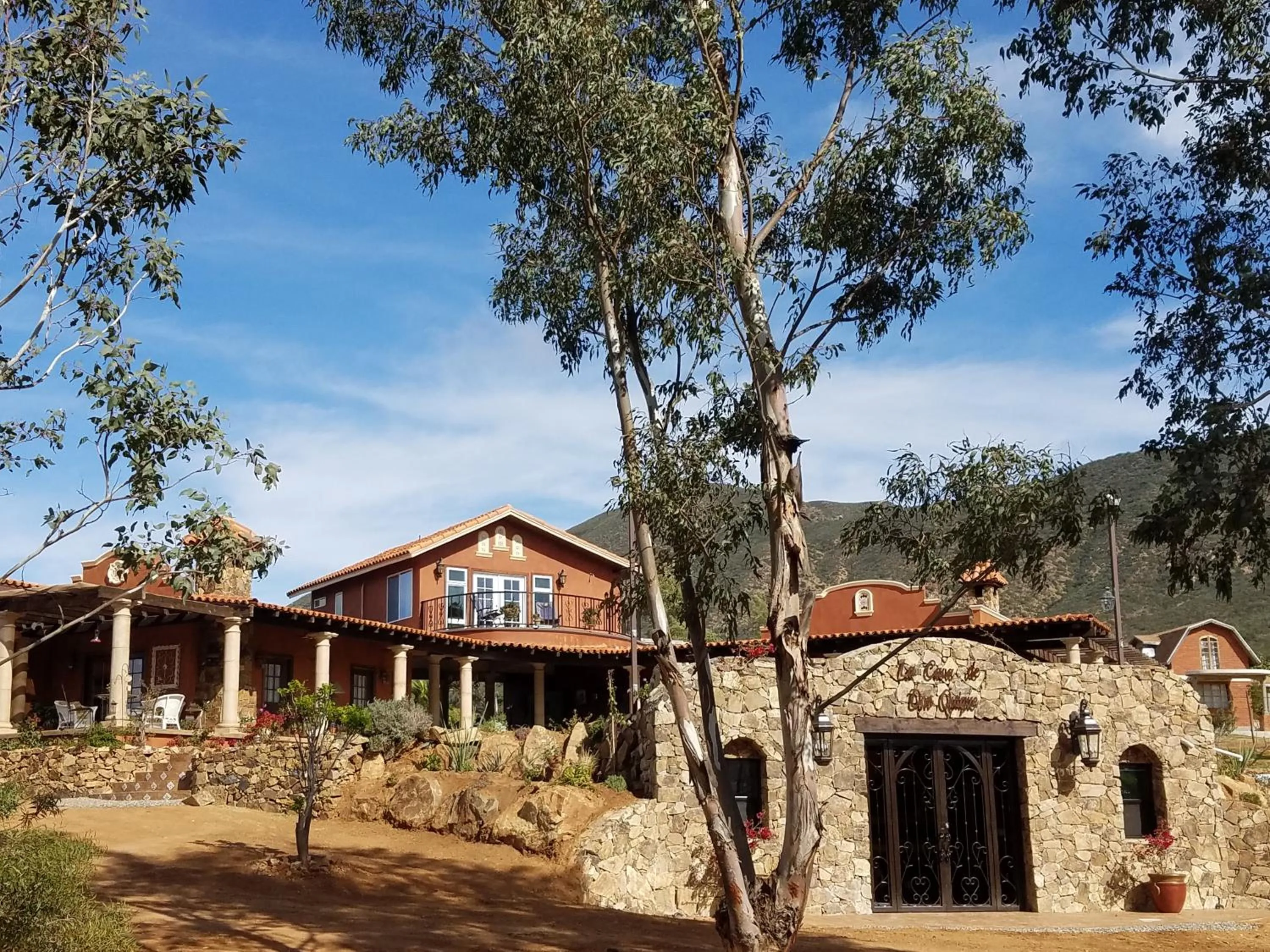 Facade/entrance in Viña Calabria