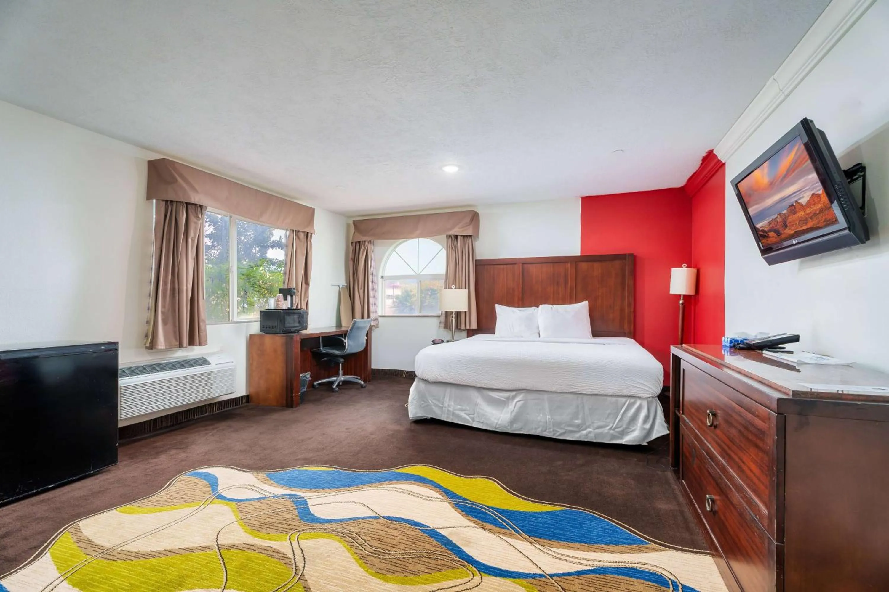 Photo of the whole room, Bed in Ramada by Wyndham La Verkin Zion National Park