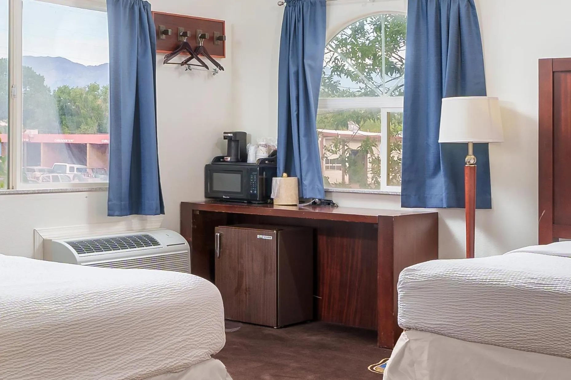 Coffee/tea facilities, Bed in Ramada by Wyndham La Verkin Zion National Park