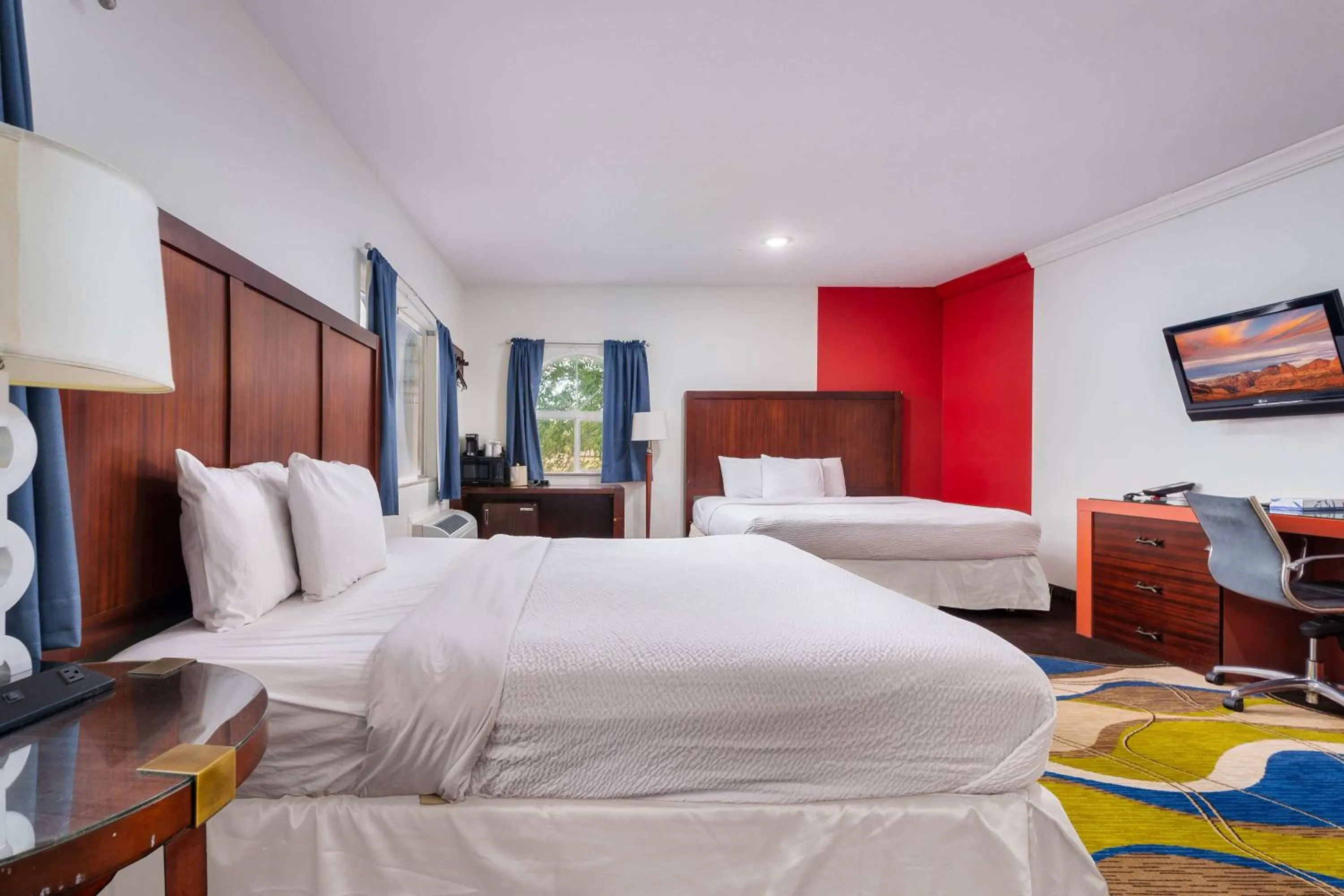 Photo of the whole room, Bed in Ramada by Wyndham La Verkin Zion National Park