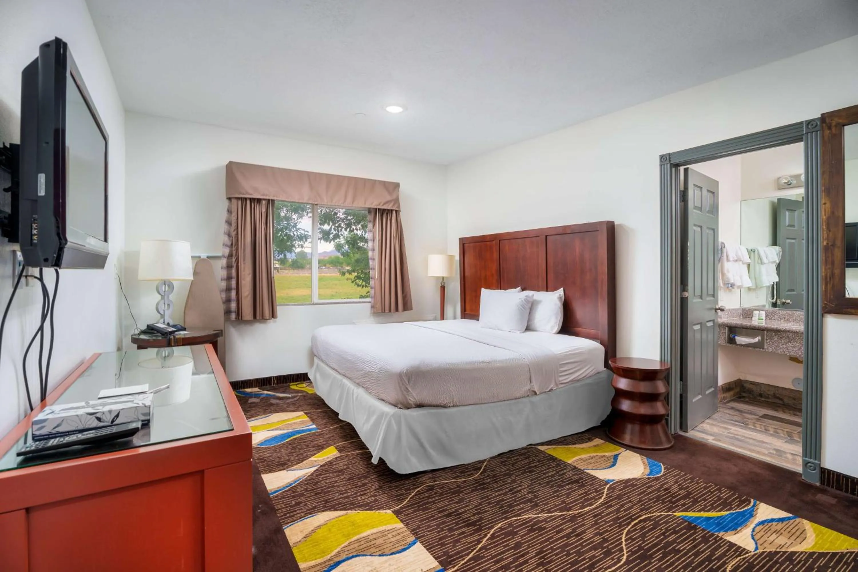 Photo of the whole room, Bed in Ramada by Wyndham La Verkin Zion National Park