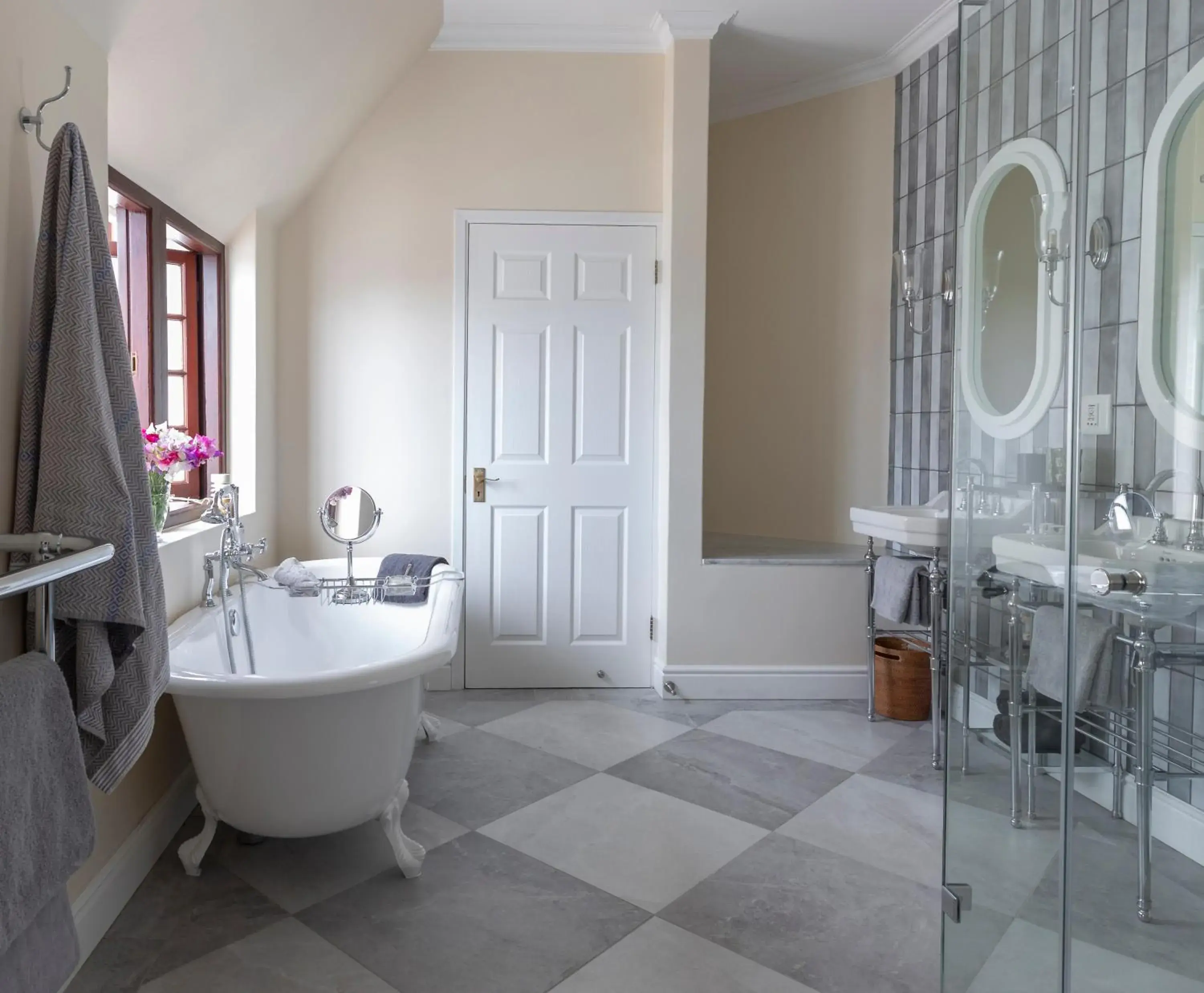 Deluxe King Suite - single occupancy in St James Guest Houses Deluxe King Suite - single occupancy in St James Guest Houses