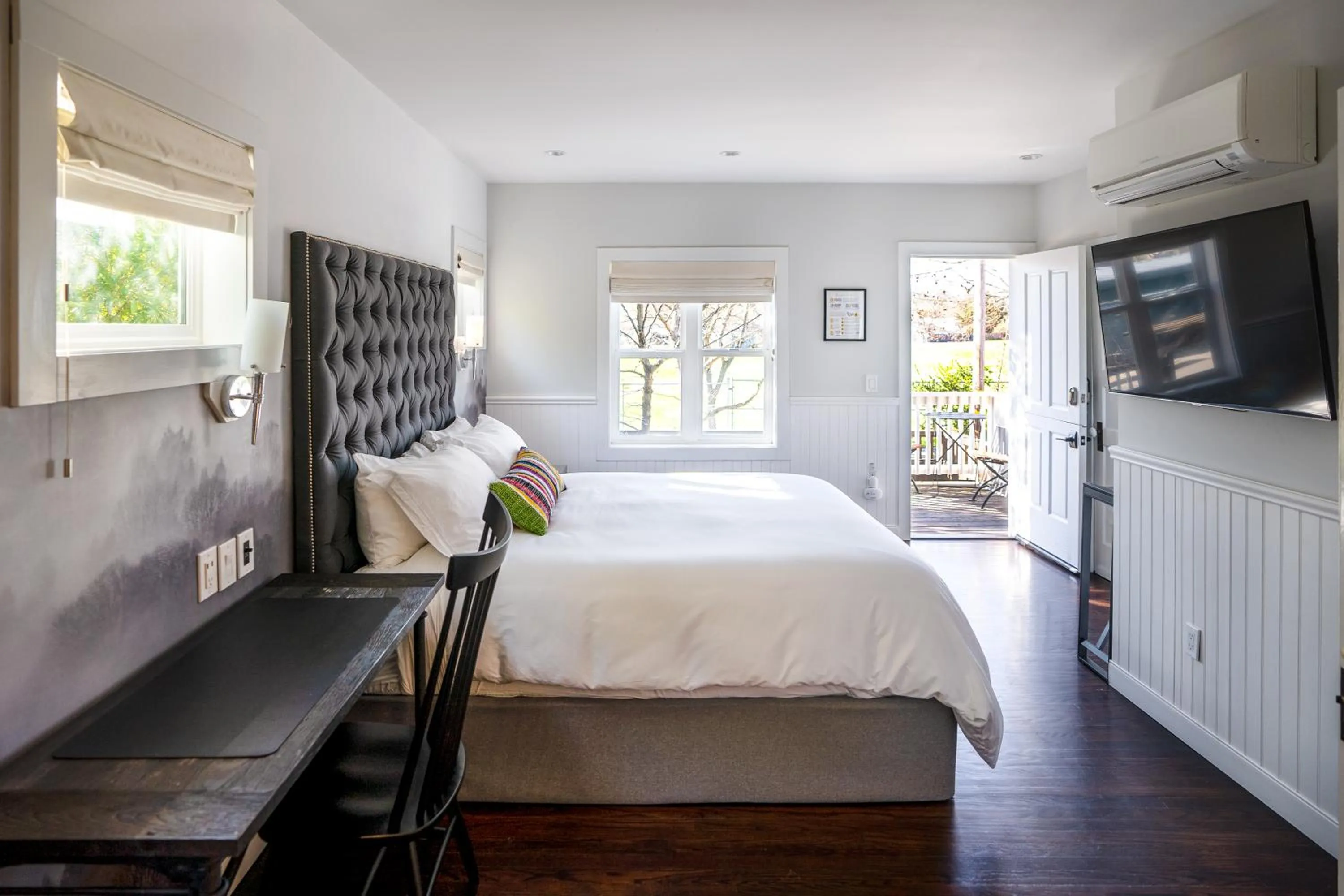 TV and multimedia, Bed in Brannan Cottage Inn