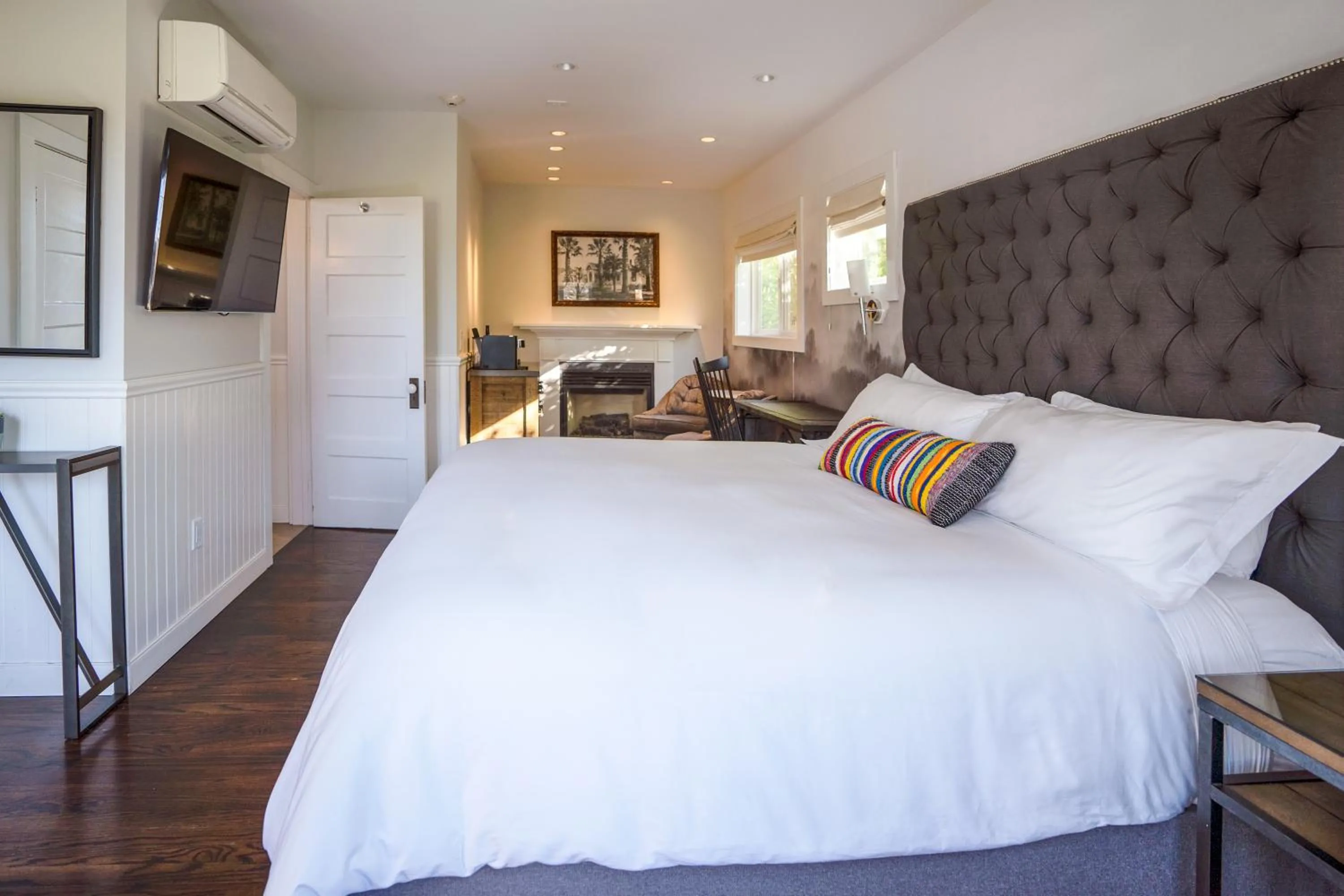 TV and multimedia, Bed in Brannan Cottage Inn