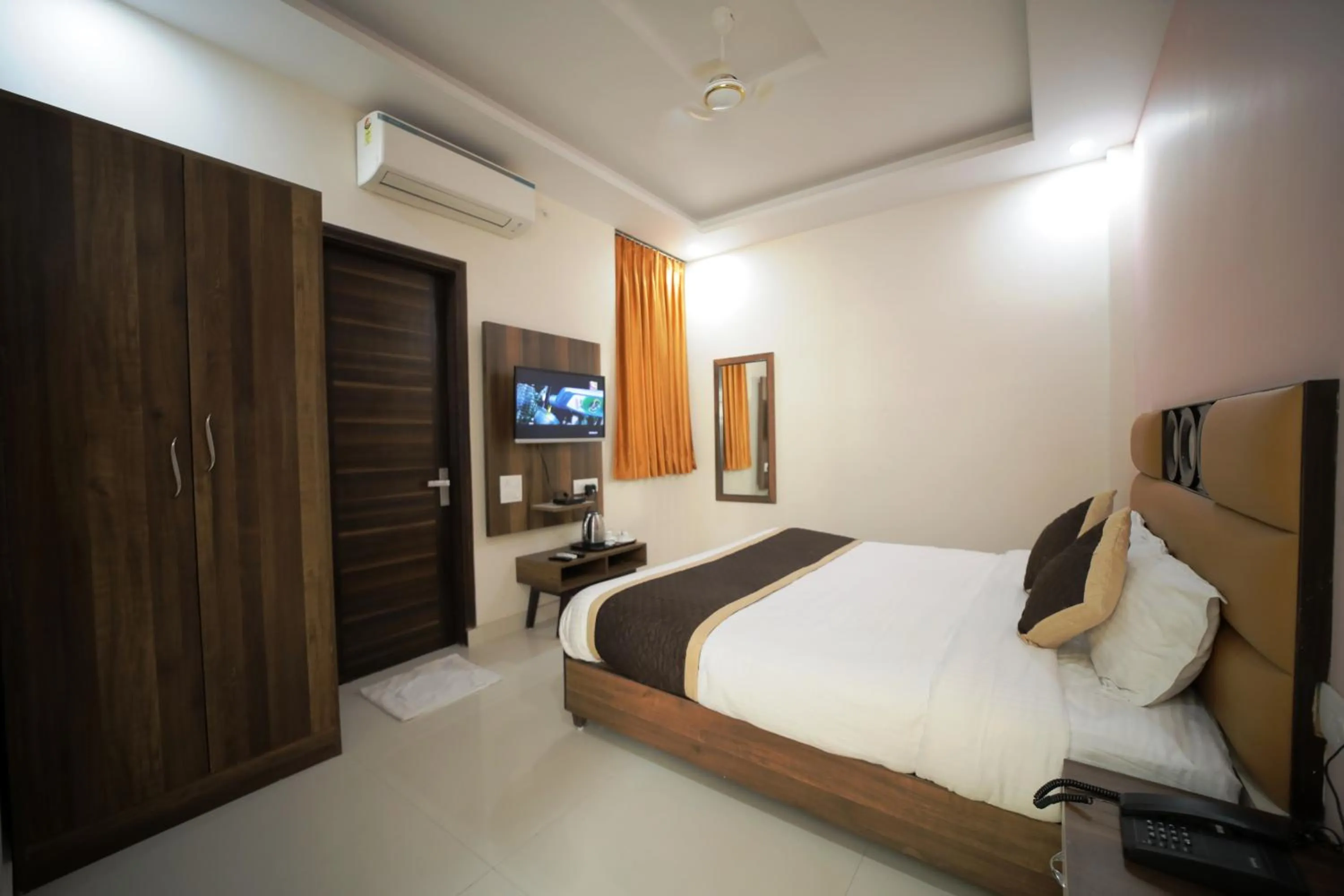 Bedroom, Bed in Hotel Reeve Inn