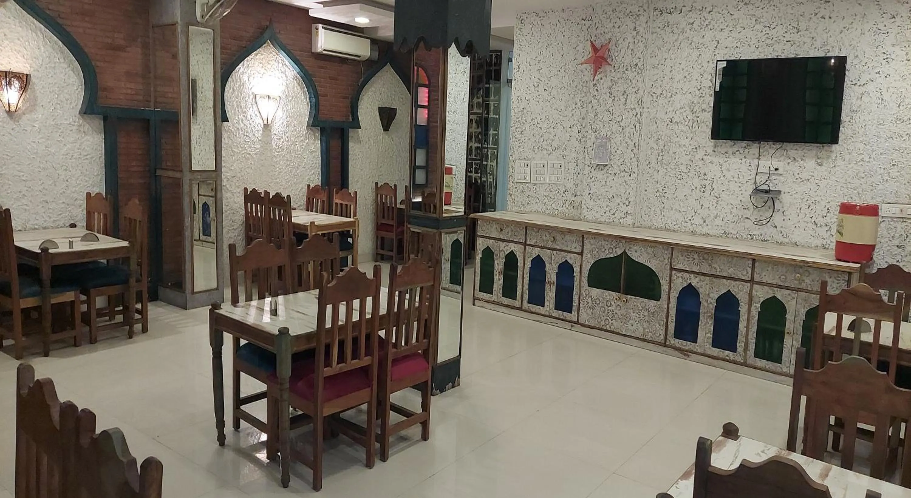 Restaurant/places to eat in Hotel Reeve Inn