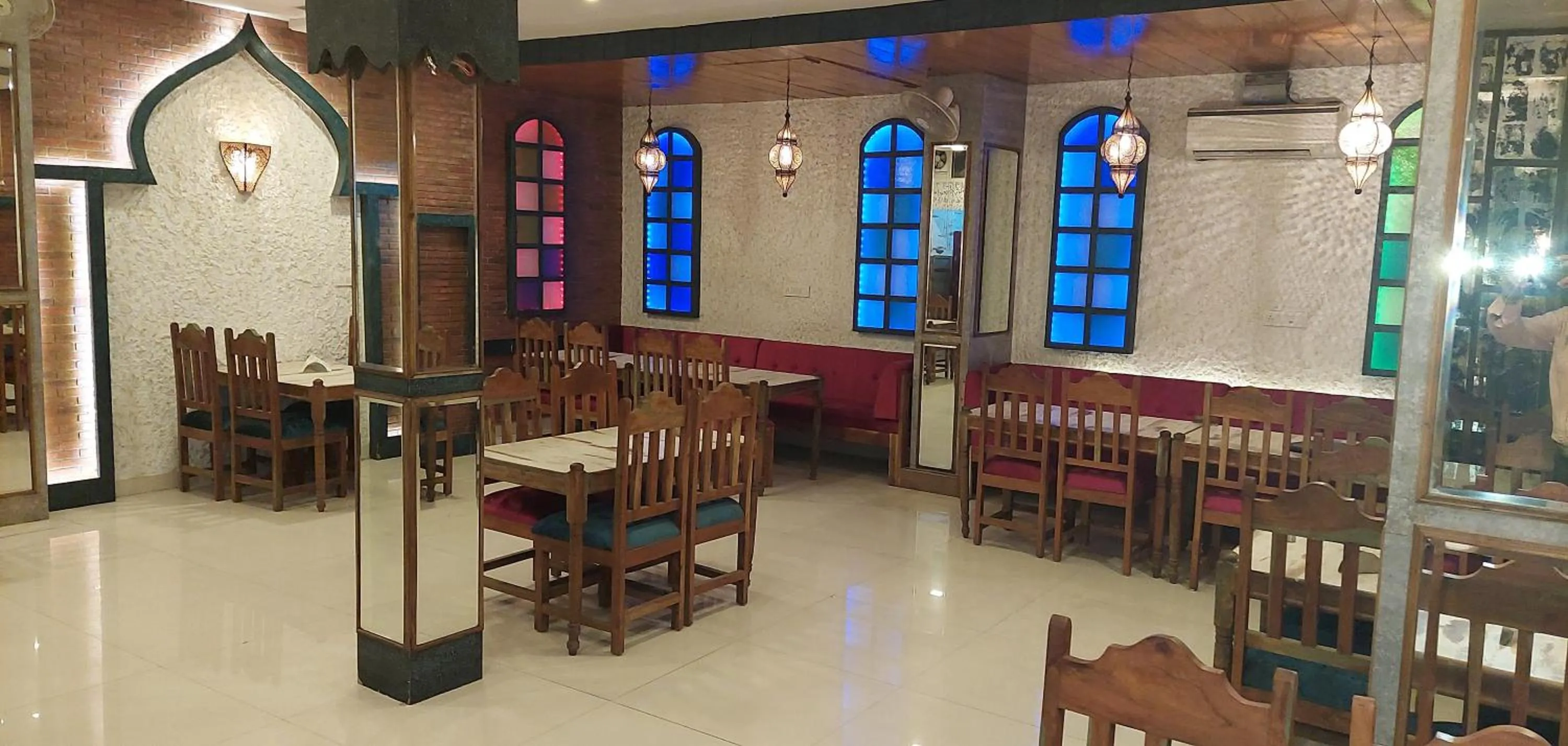 Restaurant/places to eat in Hotel Reeve Inn