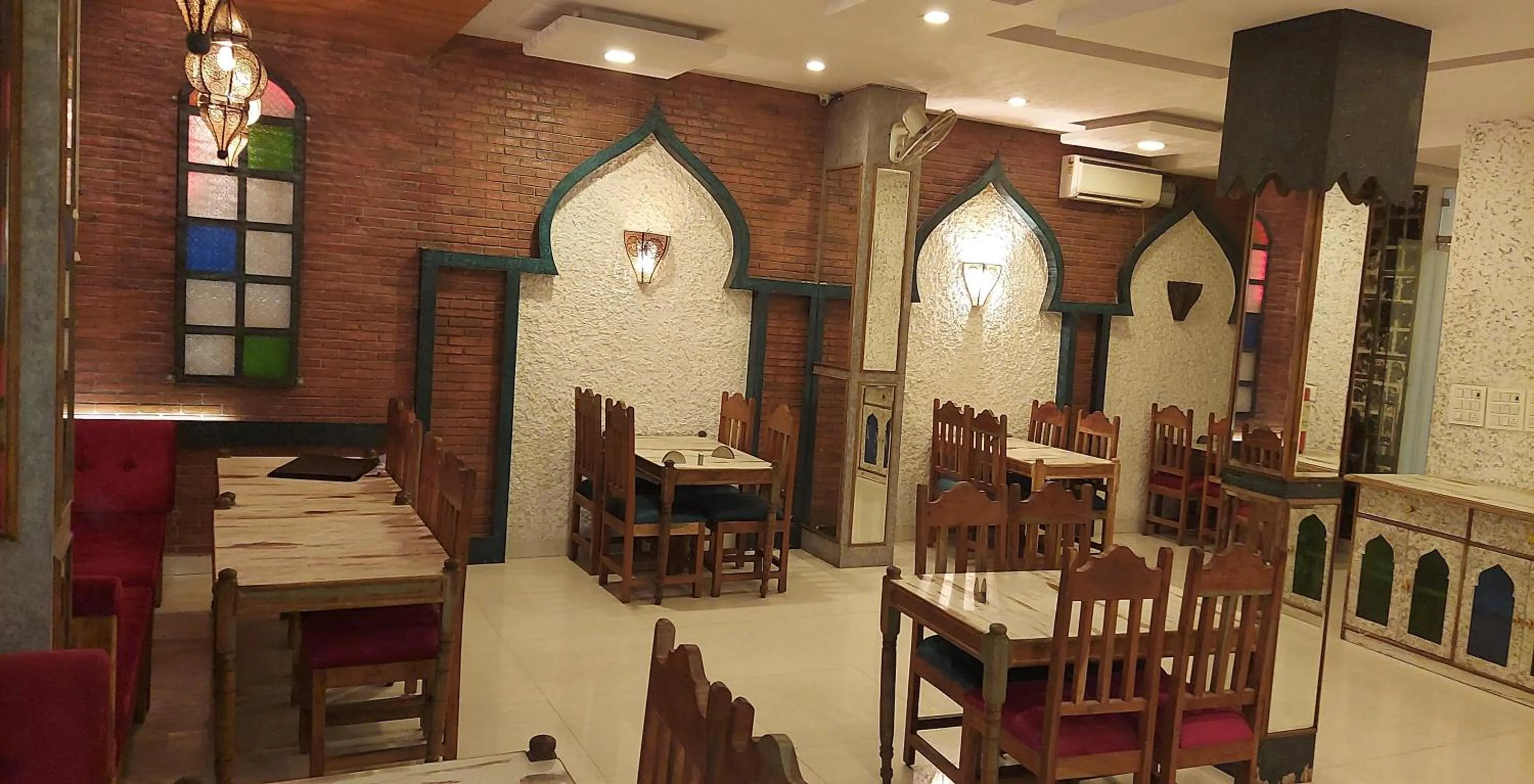 Restaurant/places to eat in Hotel Reeve Inn